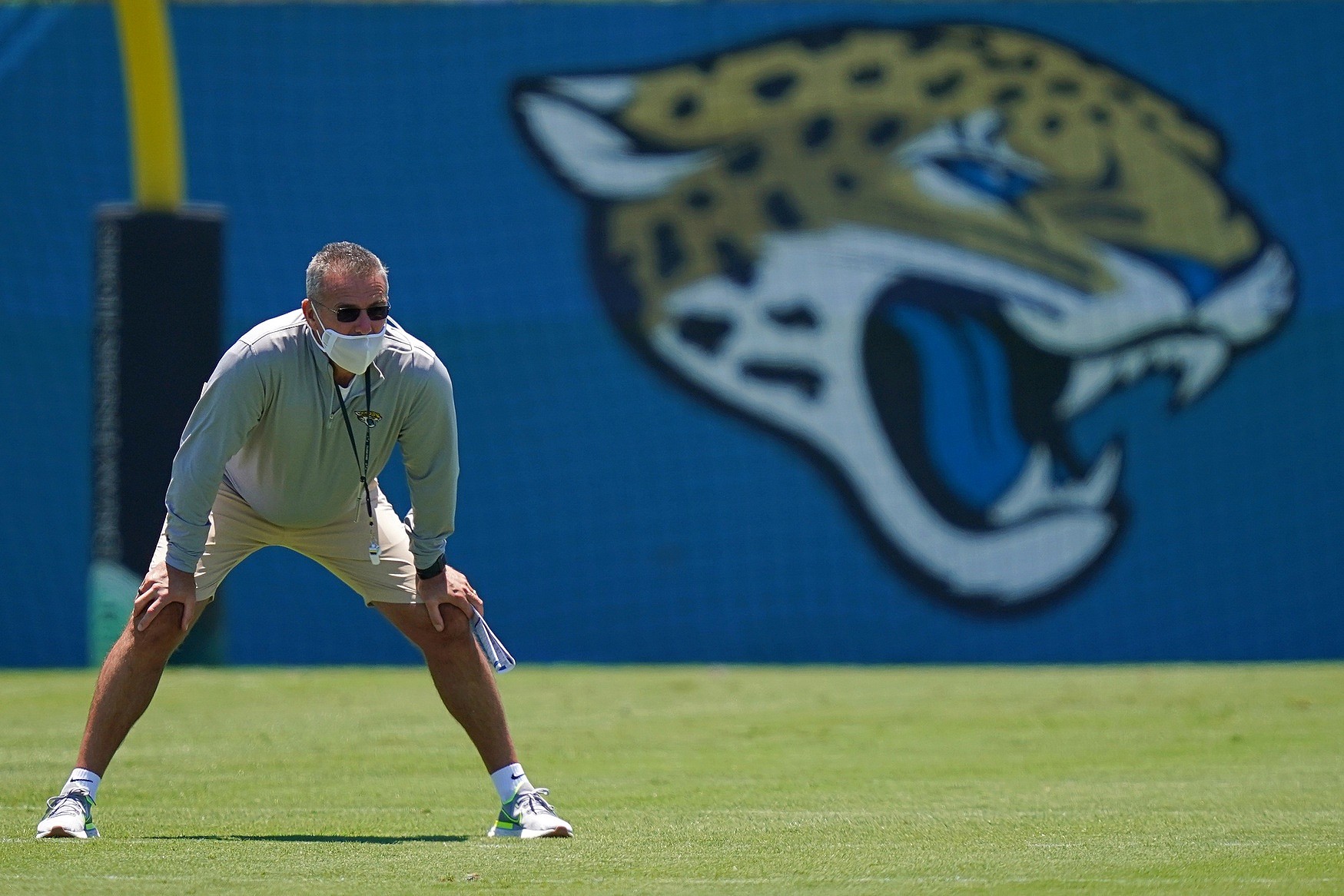 Urban Meyer needs to sell Tim Tebow to his players, not outsiders