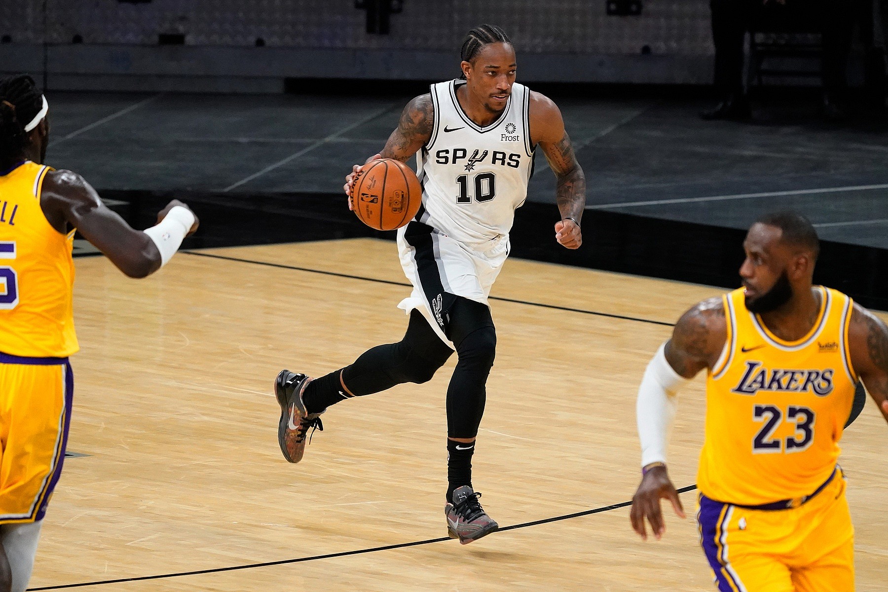 DeMar DeRozan gets homecoming with Los Angeles Lakers