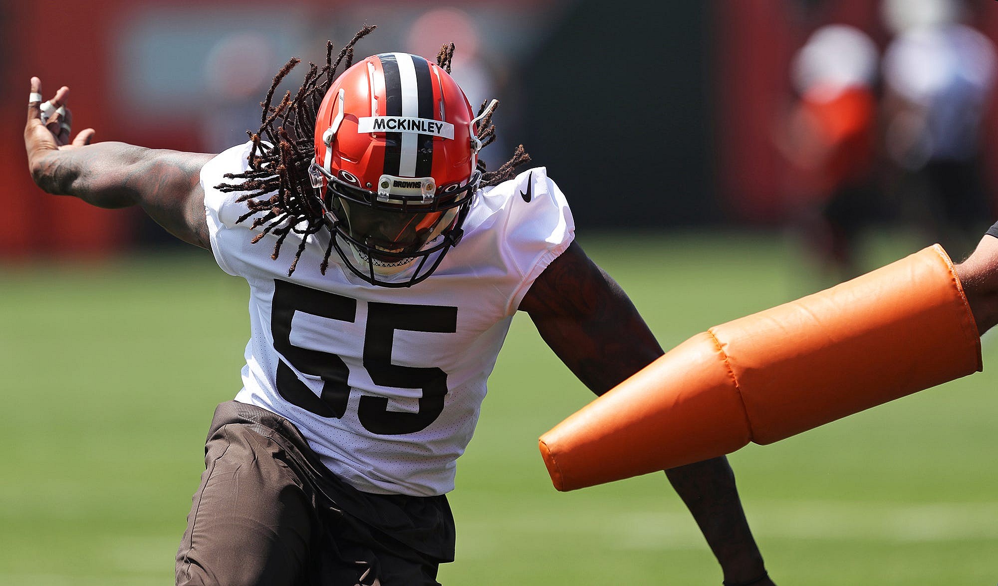 green bay packers sign takkarist mckinley