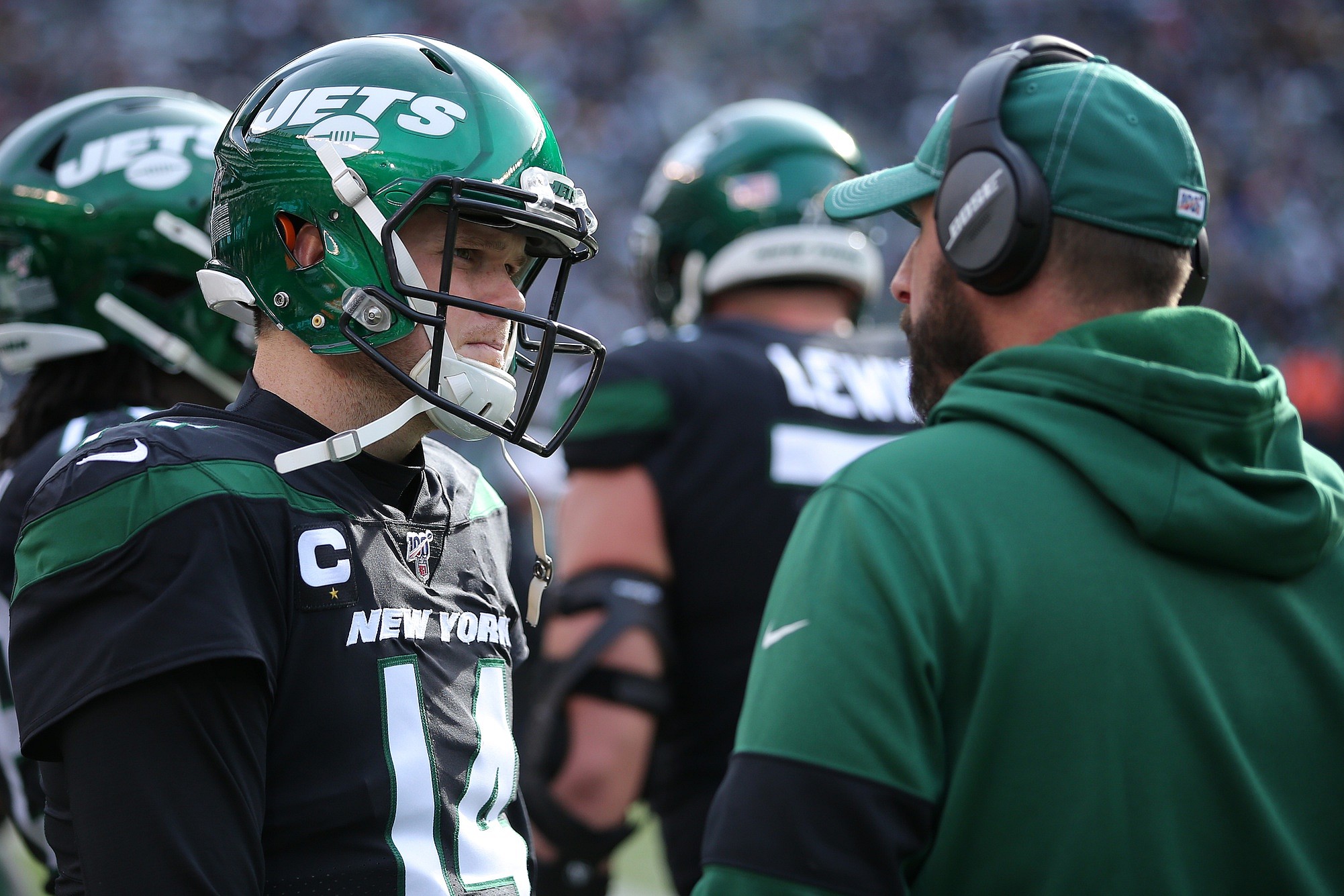 Dysfunction is the last thing Sam Darnold needs