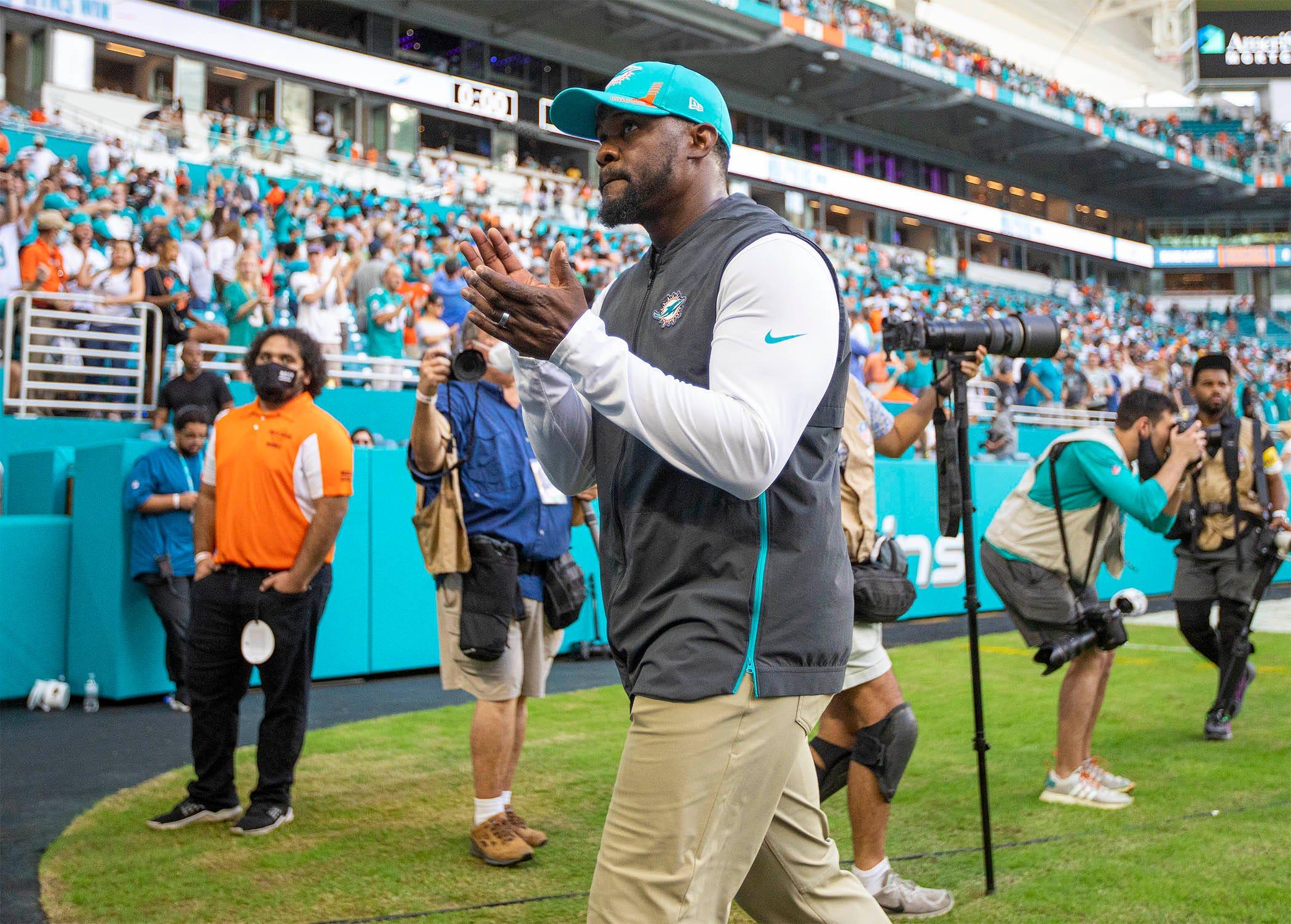 chicago bears should hire brian flores