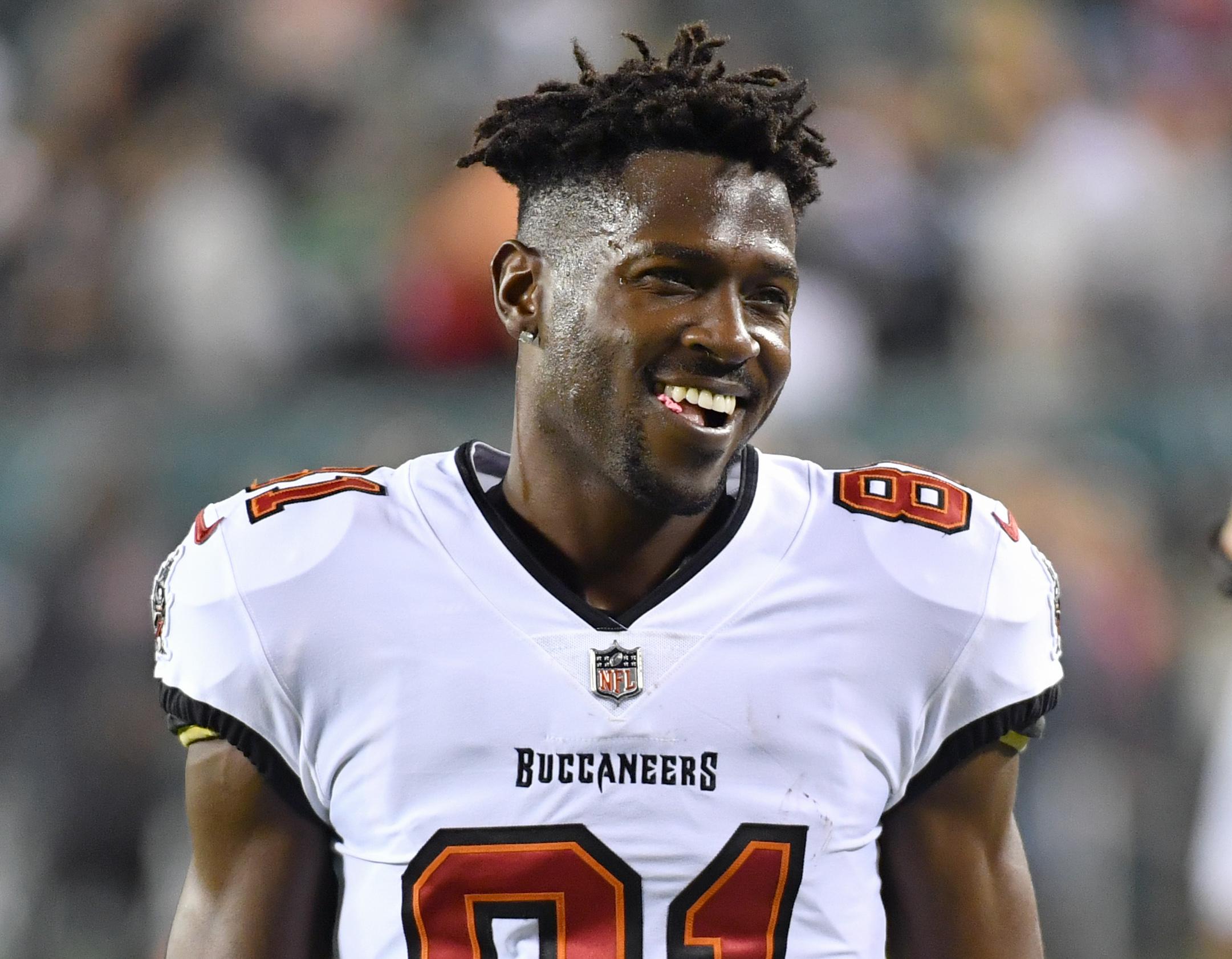 antonio brown fake covid-19 vaccine card