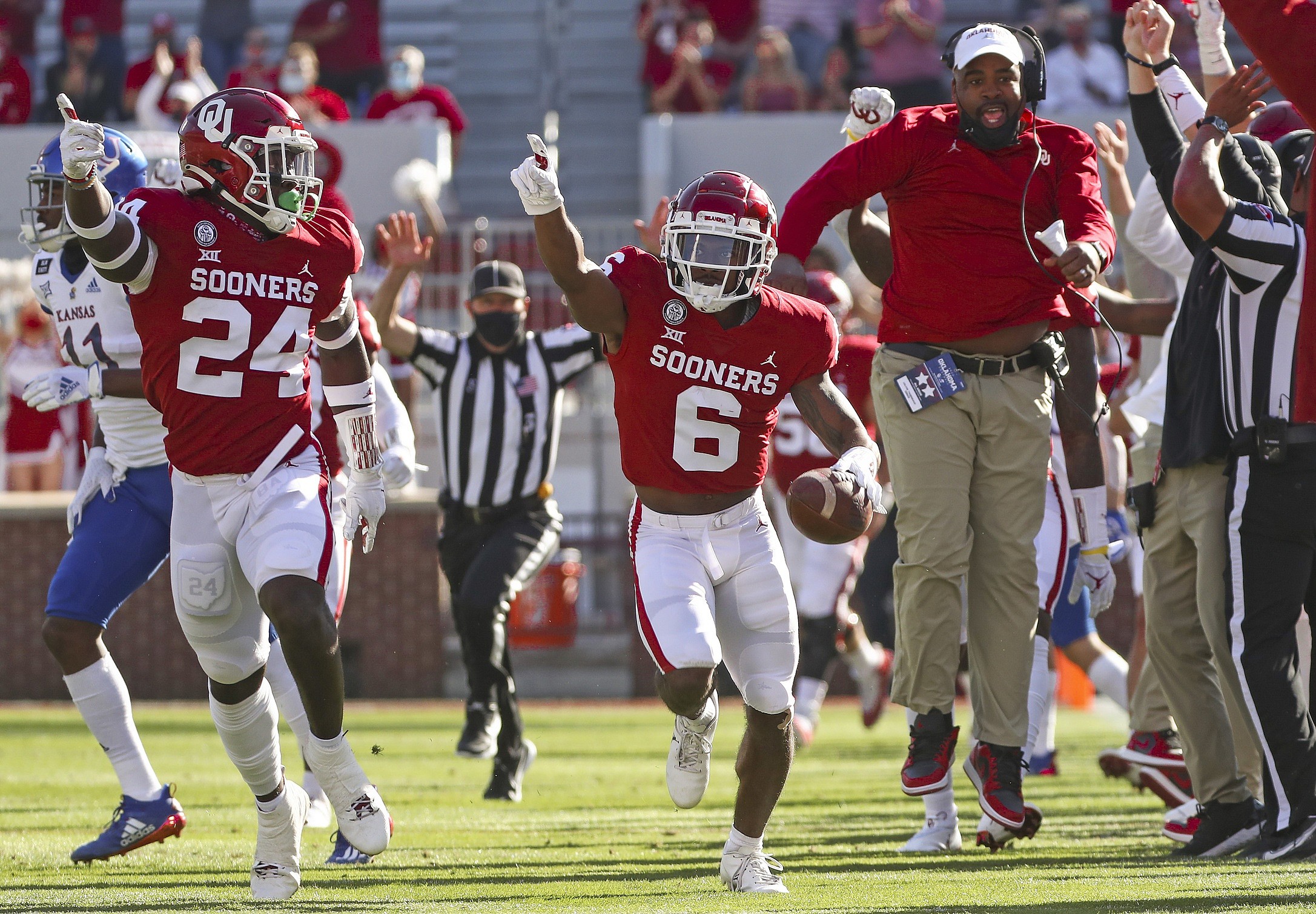 Tennessee Titans mock draft: Day 3 picks add strong depth