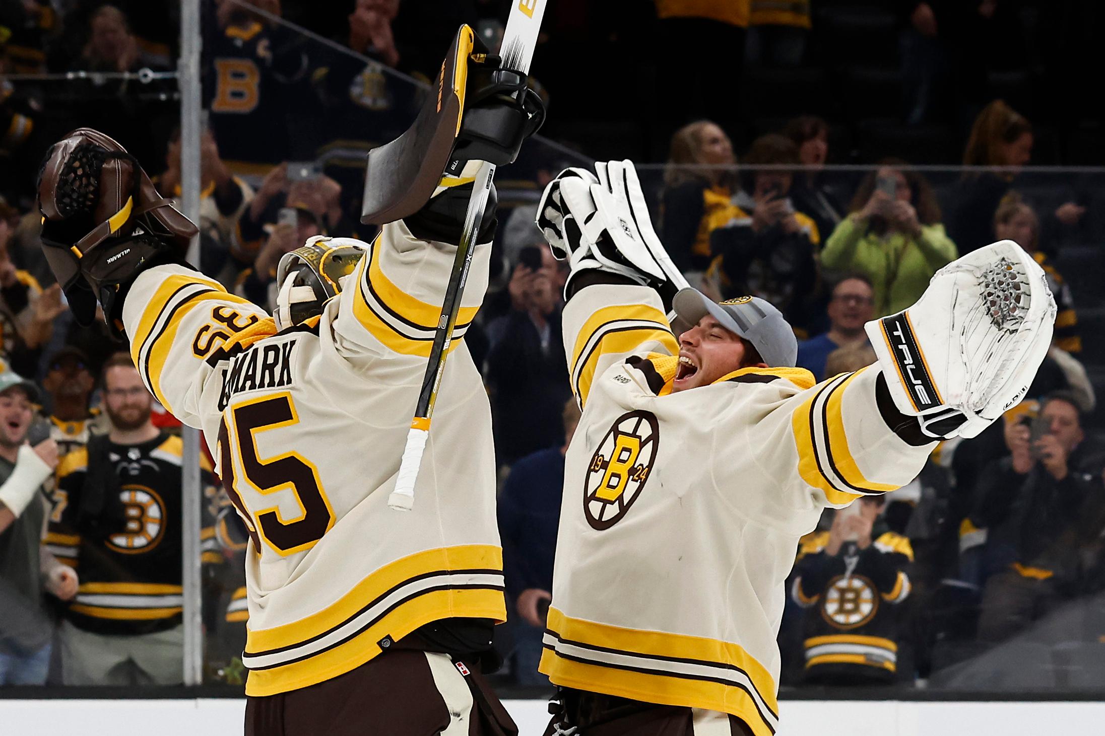 NHL: Chicago Blackhawks at Boston Bruins