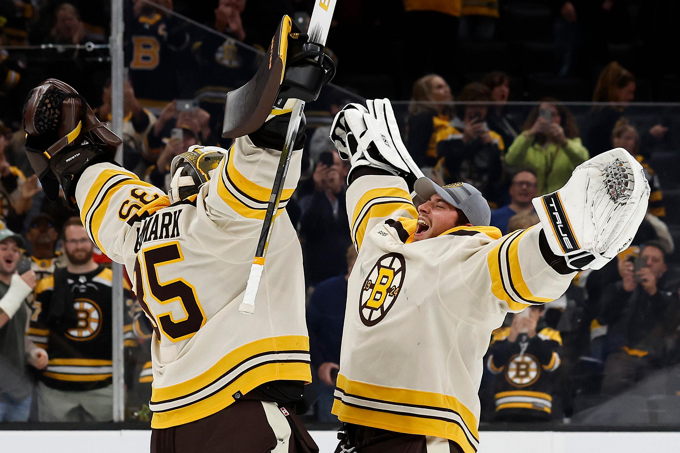 NHL: Chicago Blackhawks at Boston Bruins