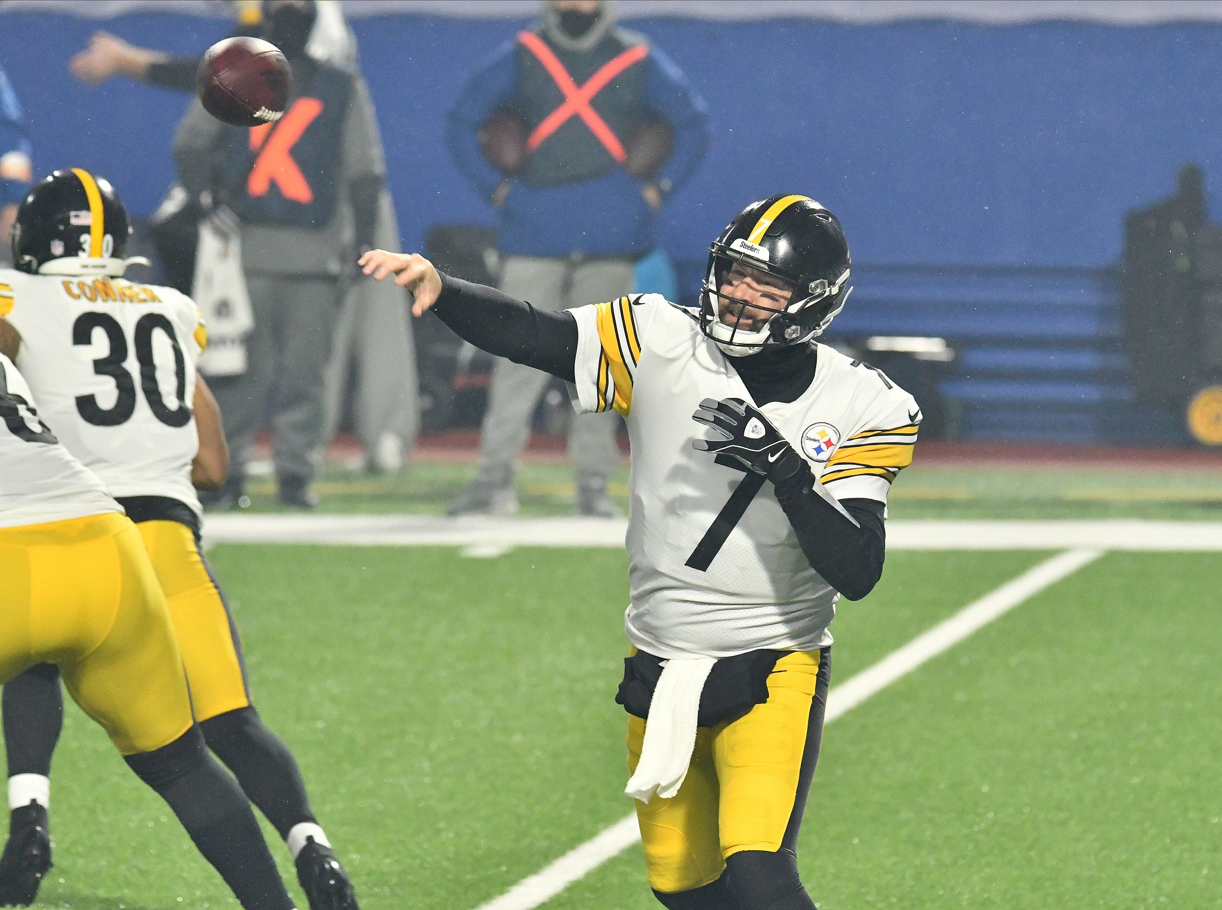 Pittsburgh Steelers quarterback: A Big Ben succession plan is necessary now
