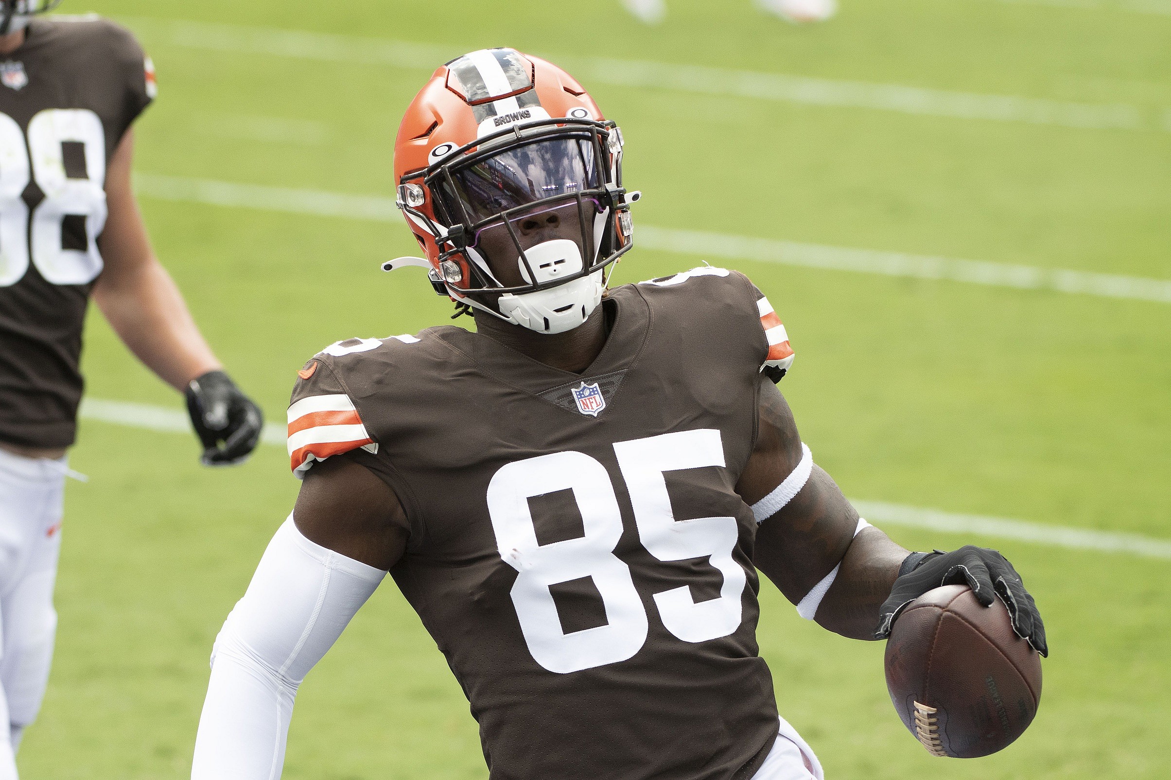 Minnesota Vikings trade for David Njoku