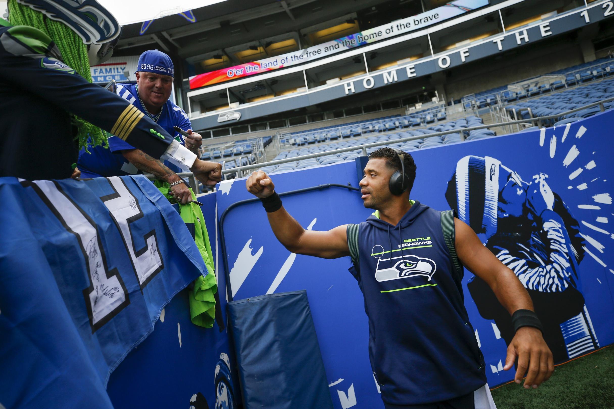 Seattle Seahawks acquire Cam Newton as Russell Wilson insurance policy