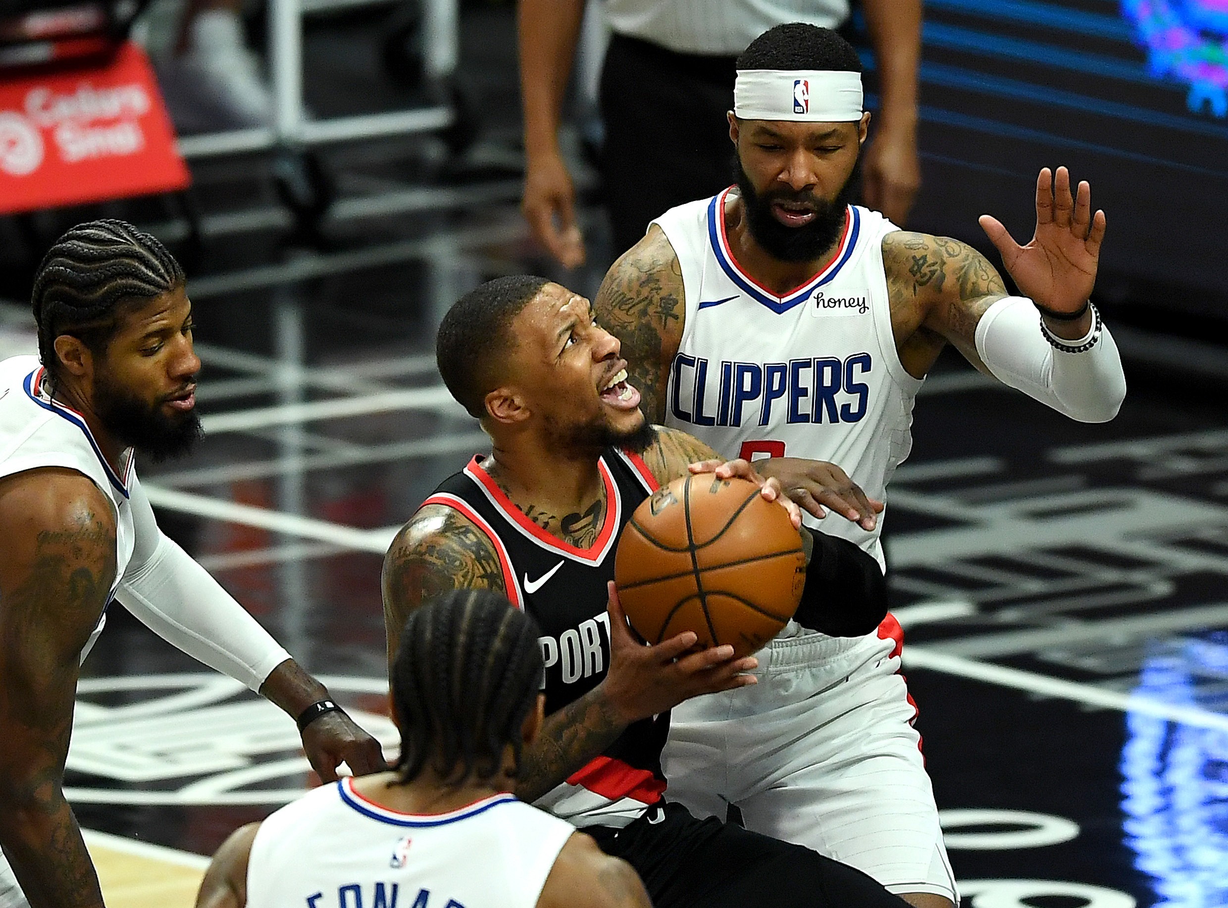 new york knicks chasing after kawhi leonard, damian lillard
