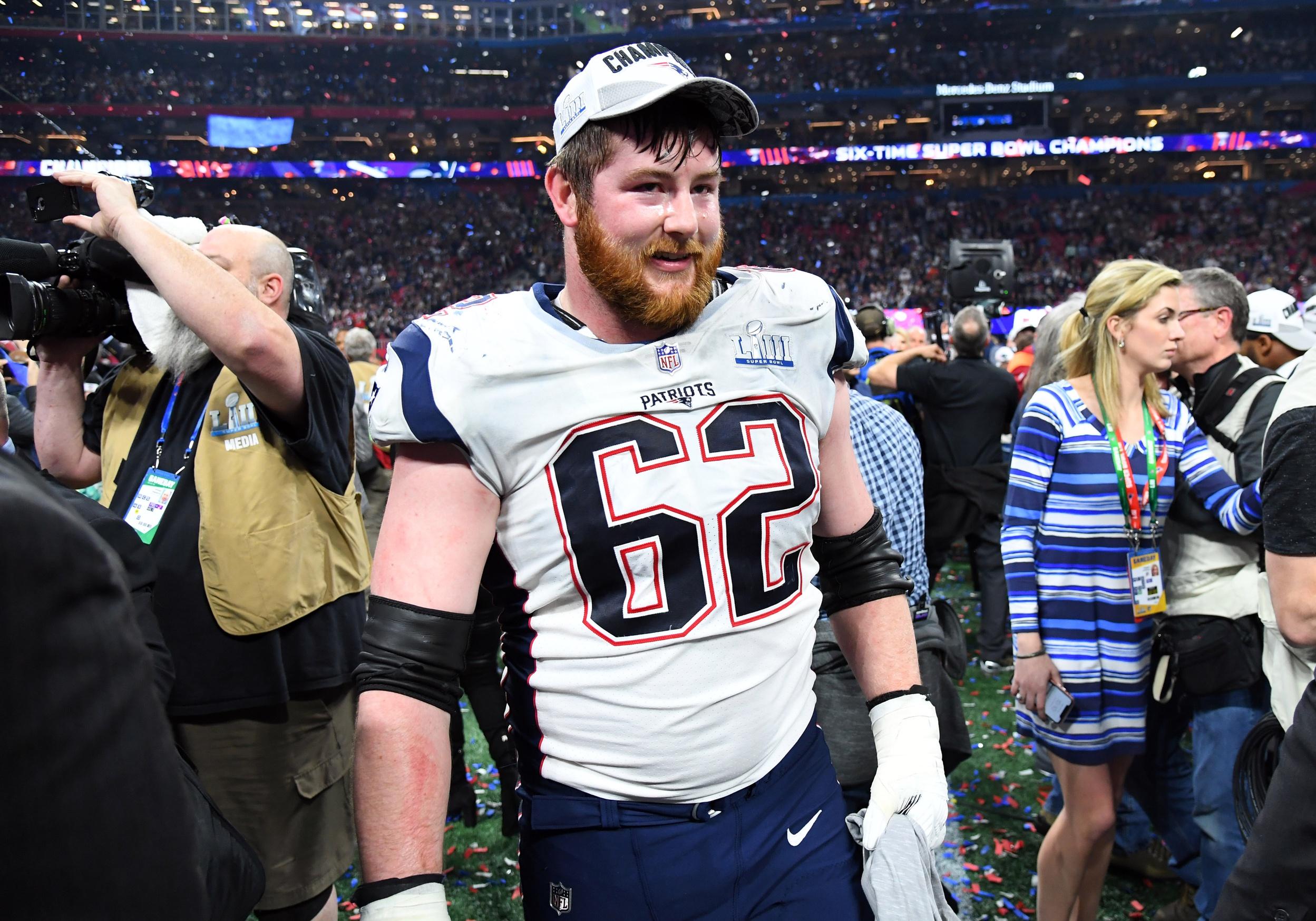 Kansas City Chiefs sign Joe Thuney