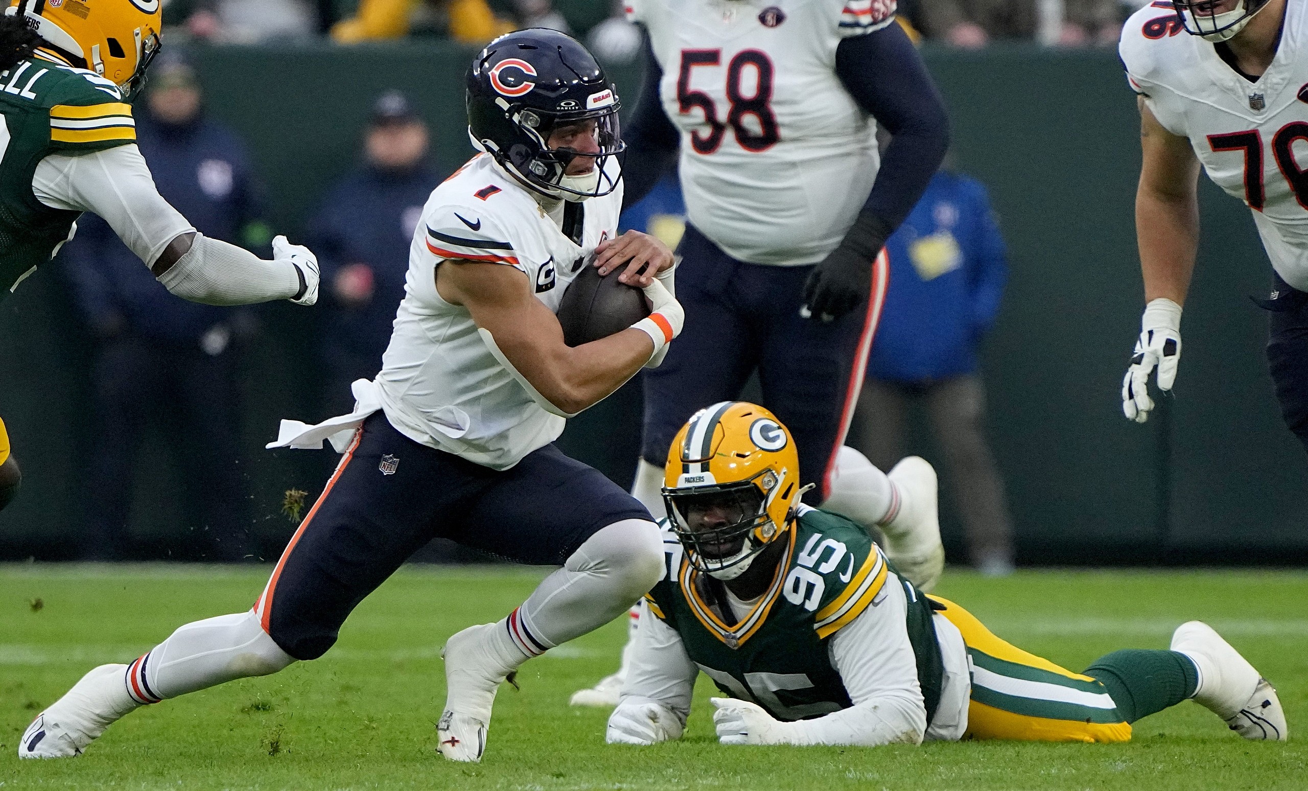 justin fields trade, chicago bears rumors