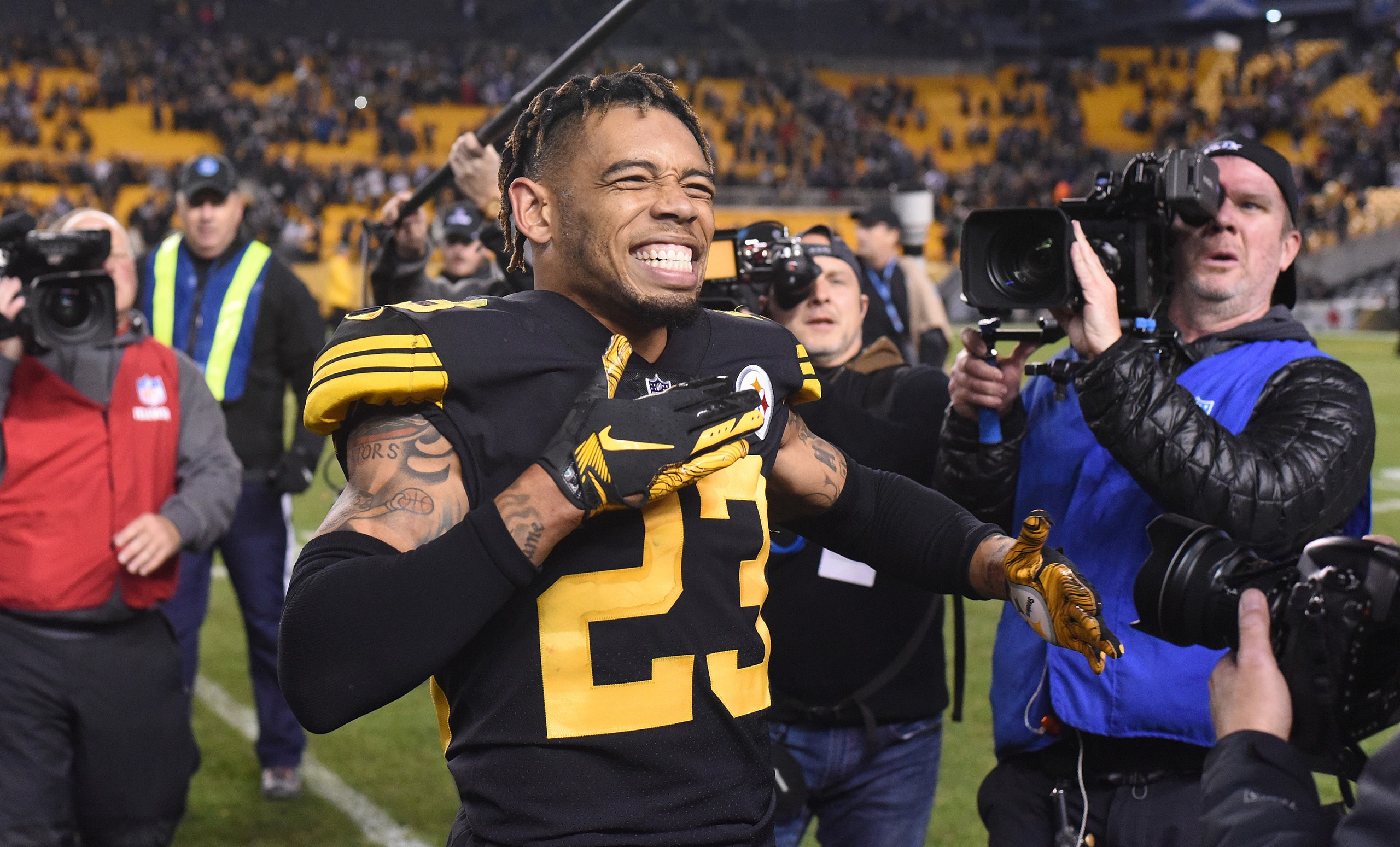 new england patriots sign joe haden