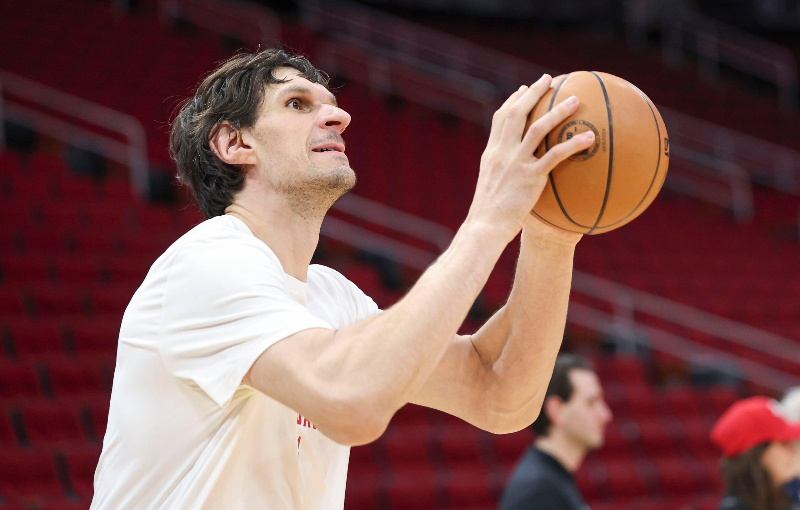 biggest hands in the nba
