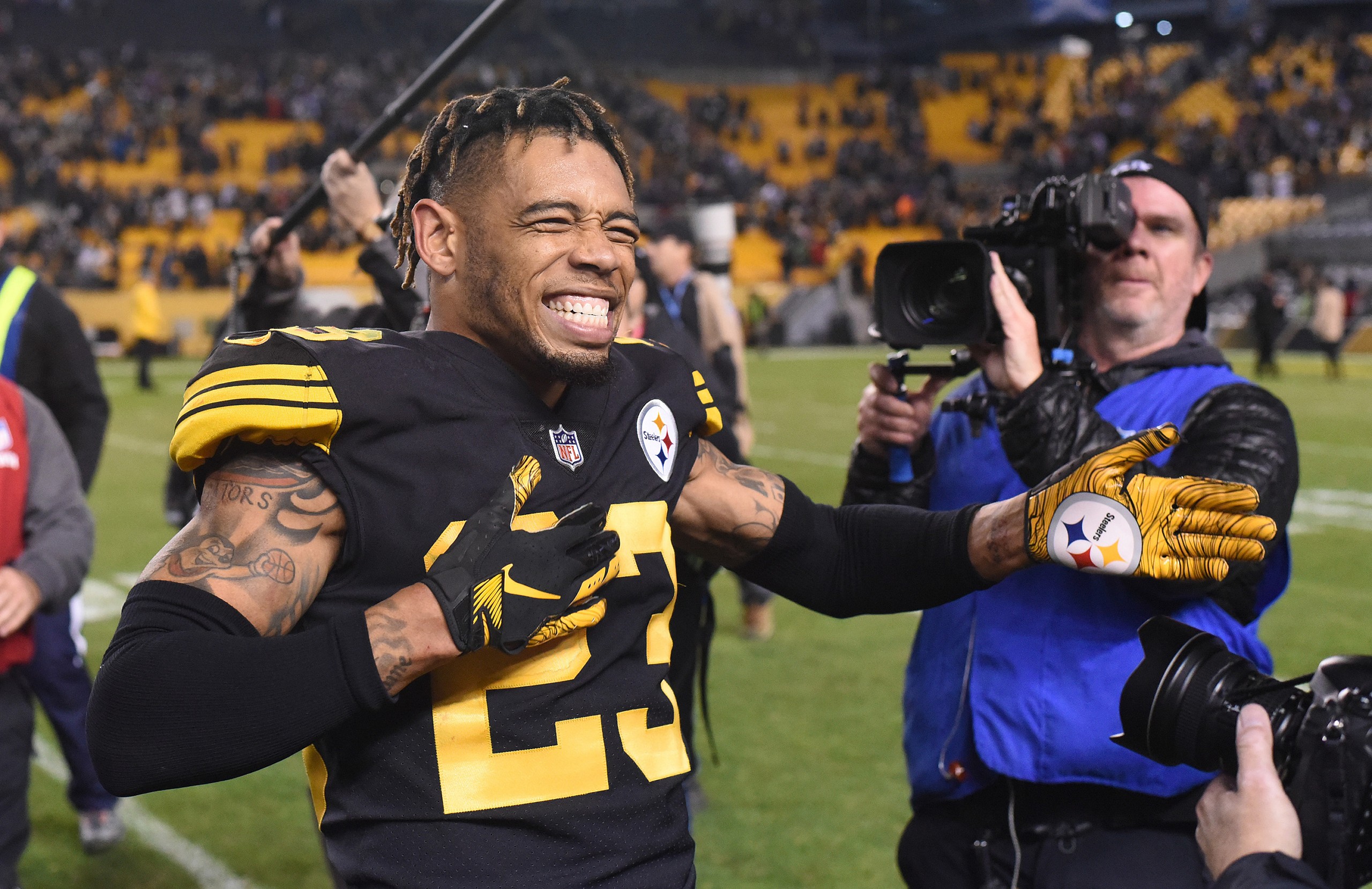 new england patriots sign joe haden