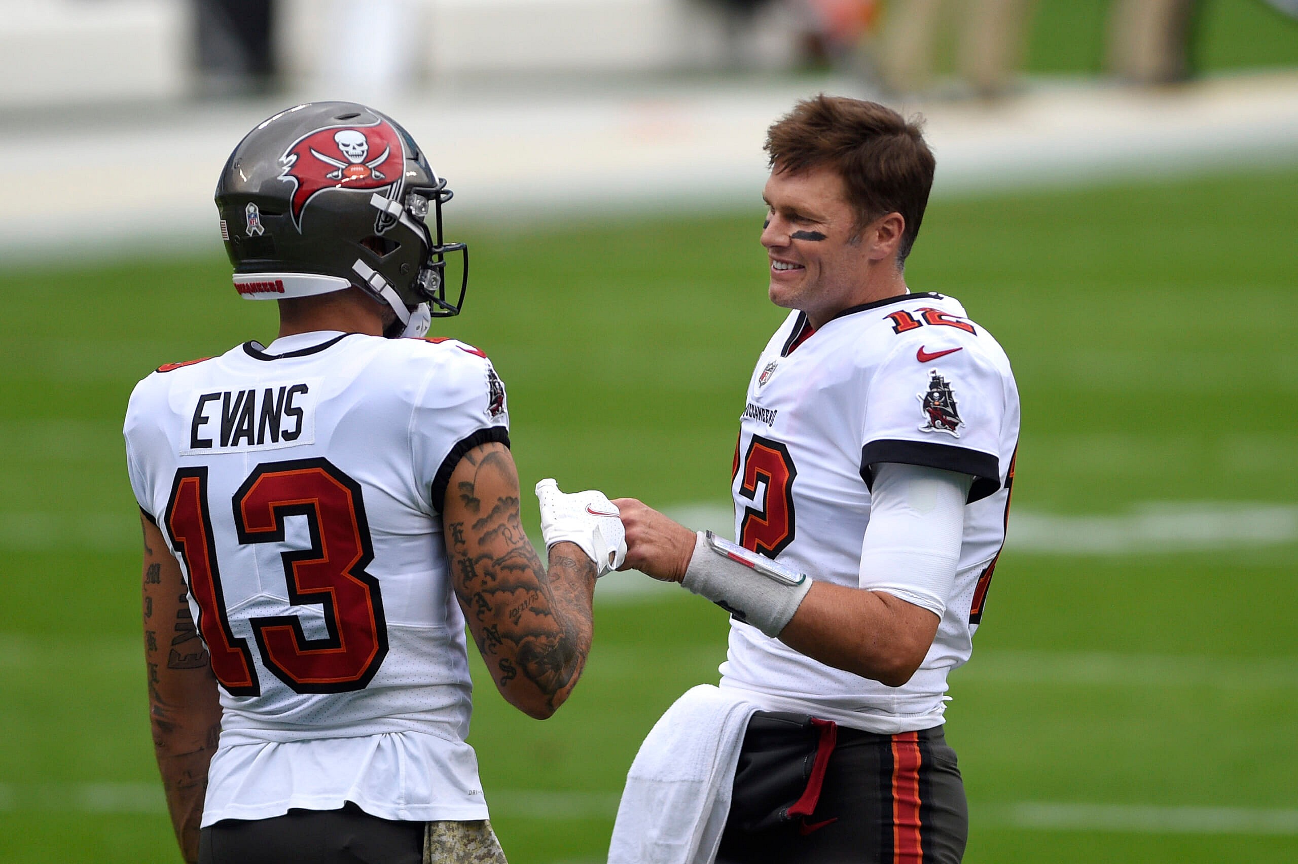 tampa bay buccaneers tom brady, mike evans