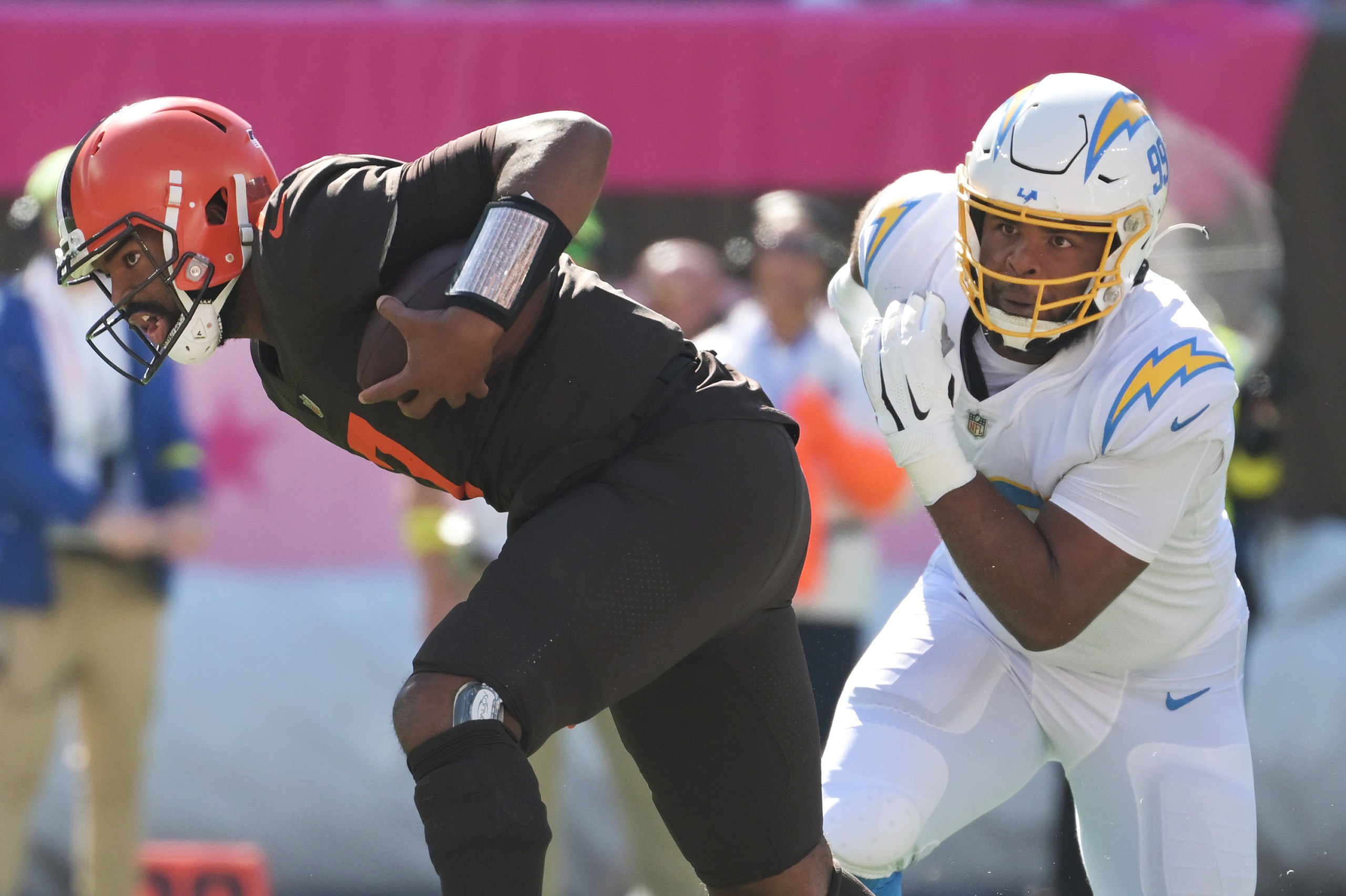 NFL: Los Angeles Chargers at Cleveland Browns
