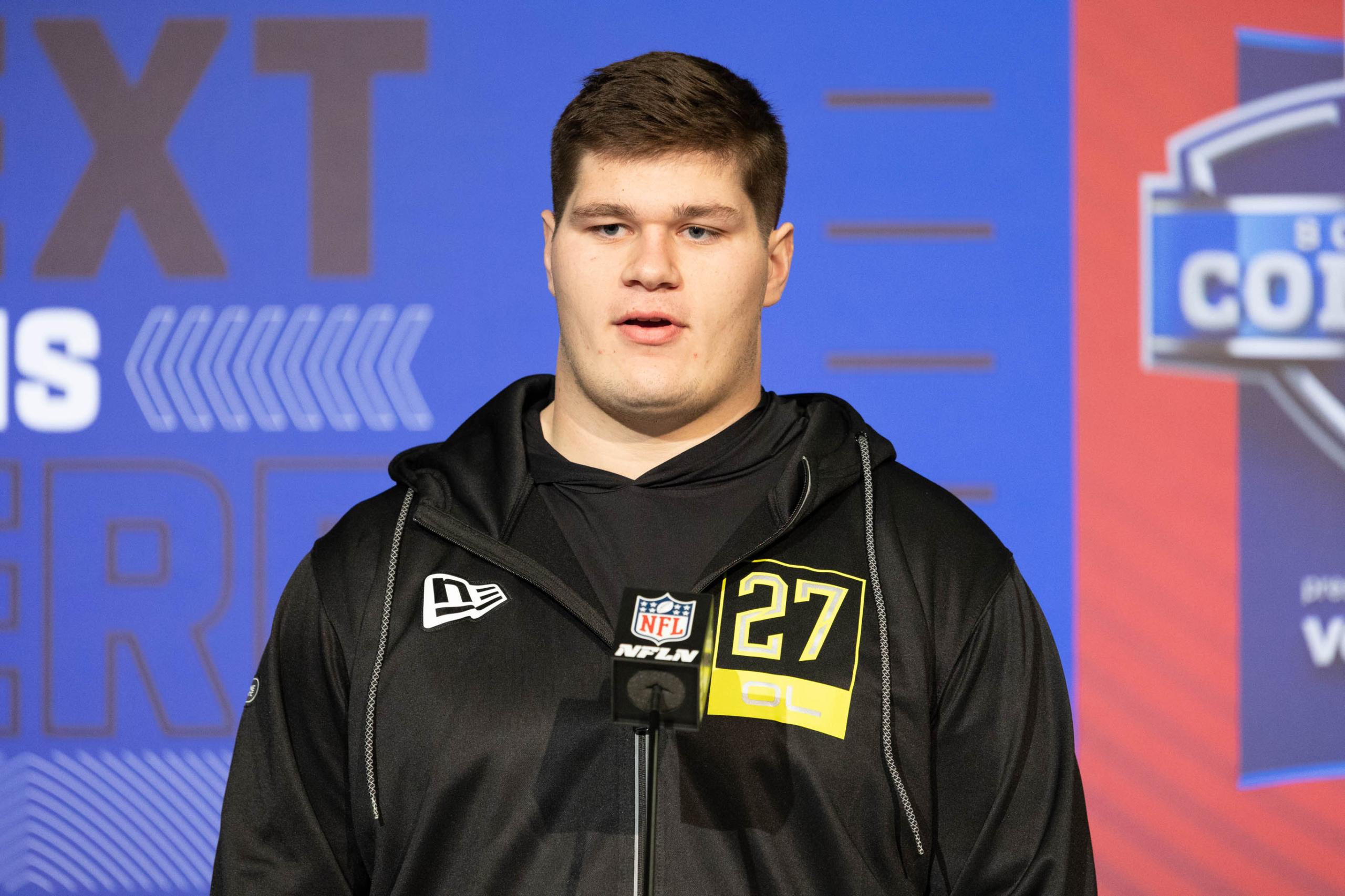 new york giants select tyler linderbaum