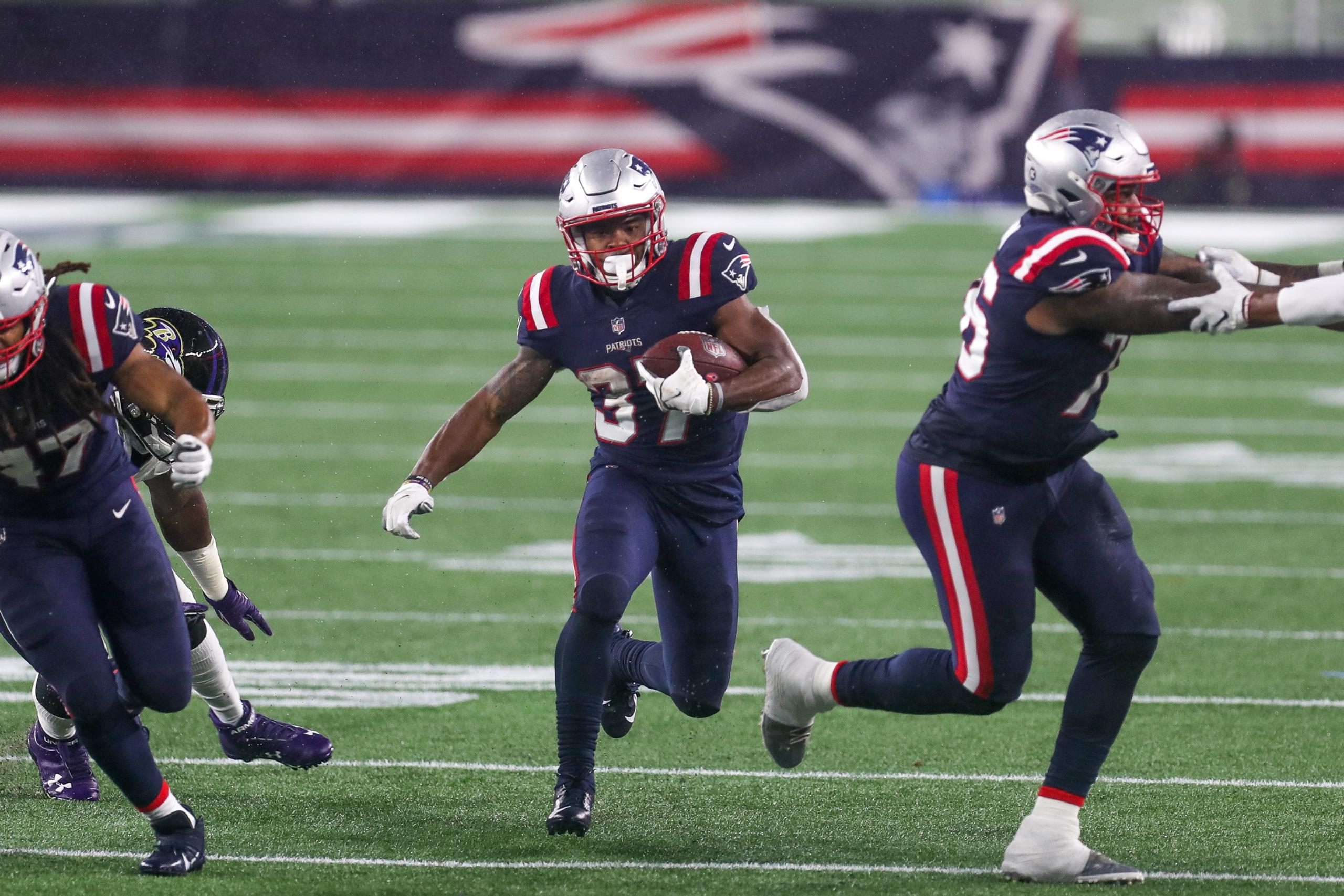 baltimore ravens trade for damien harris