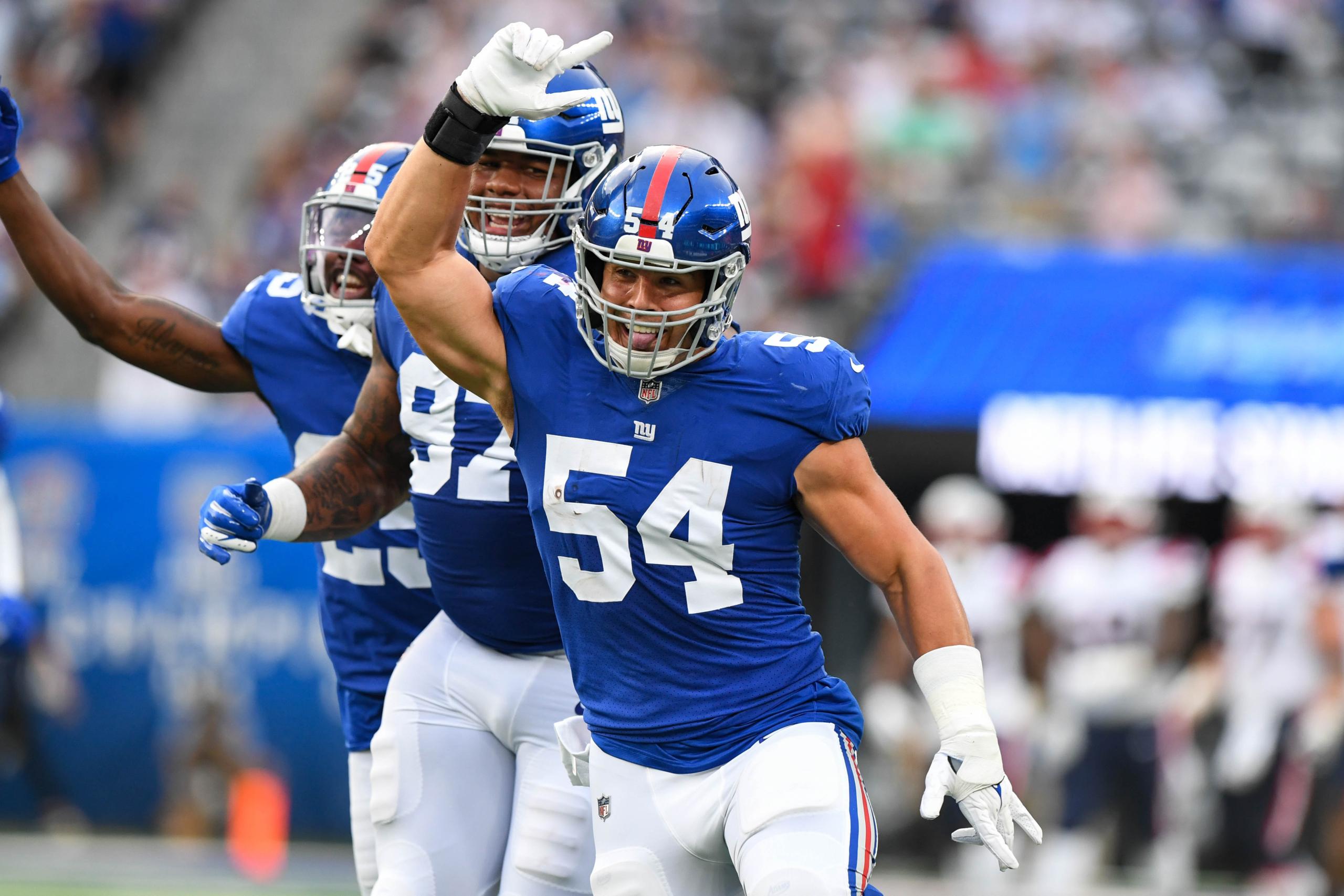 las vegas raiders sign blake martinez