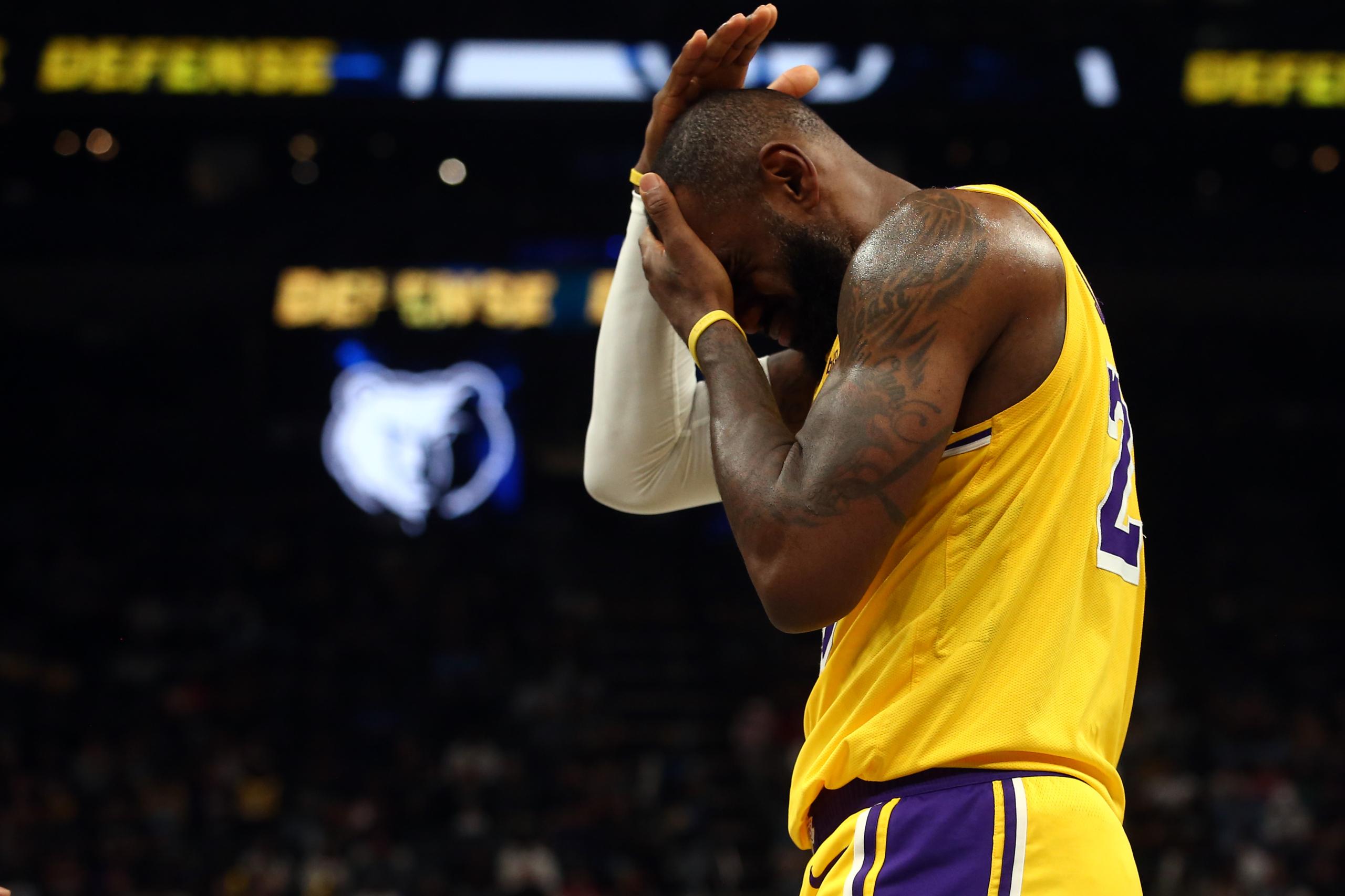 how many fouls to foul out in nba