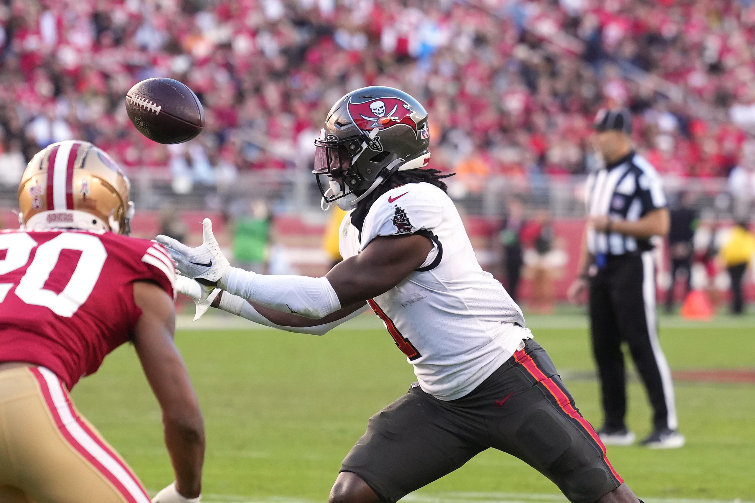 week 13 fantasy football start and sit: rachaad white