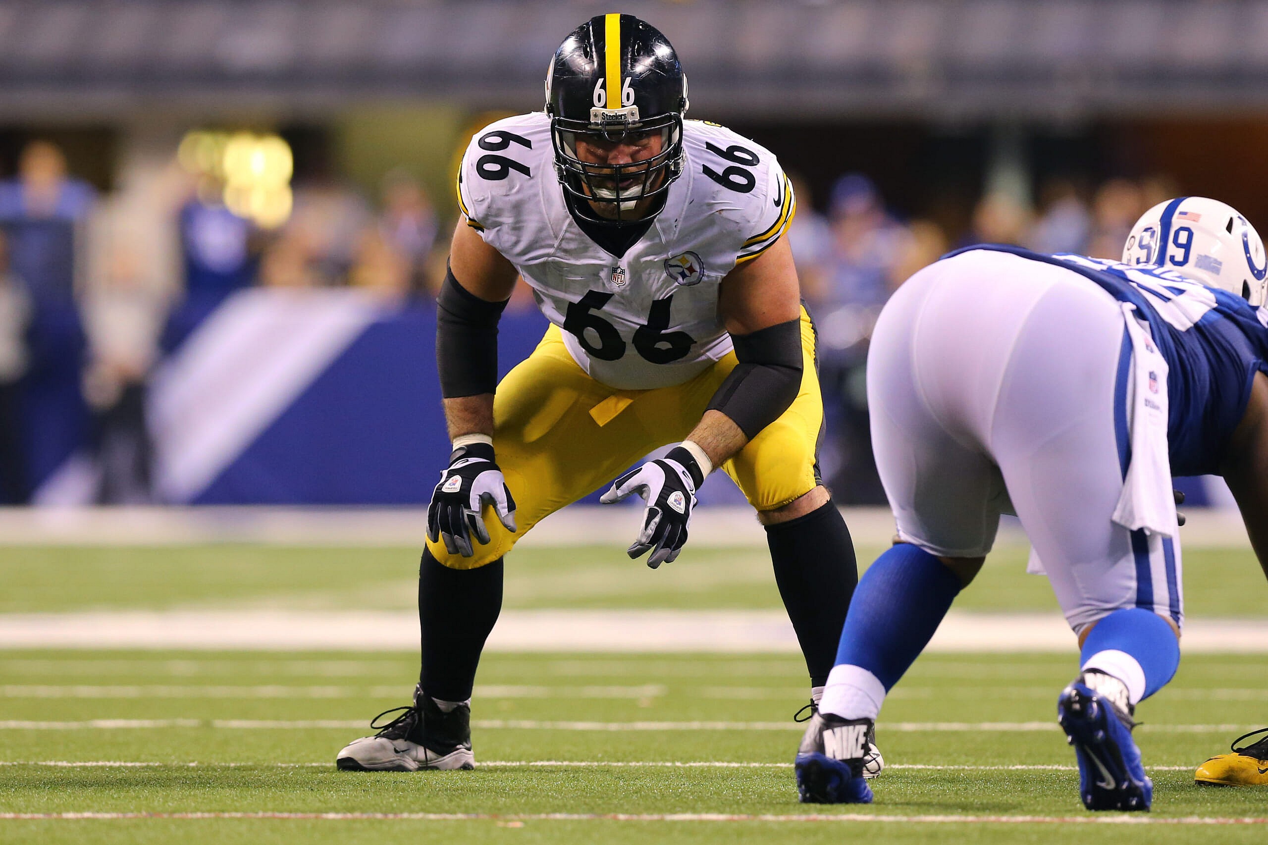 david decastro signs with the indianapolis colts