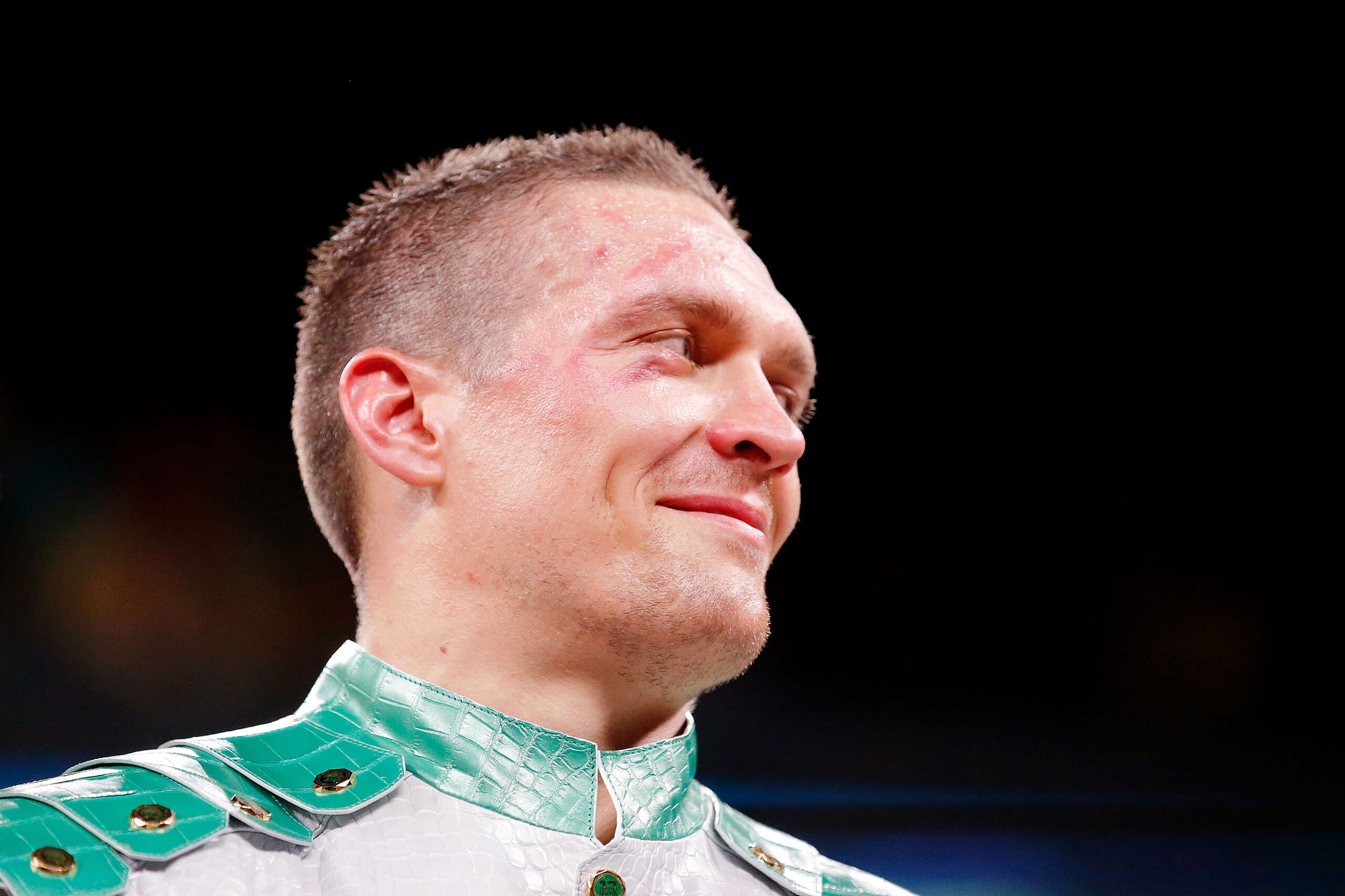 oleksandr usyk defeats anthony joshua