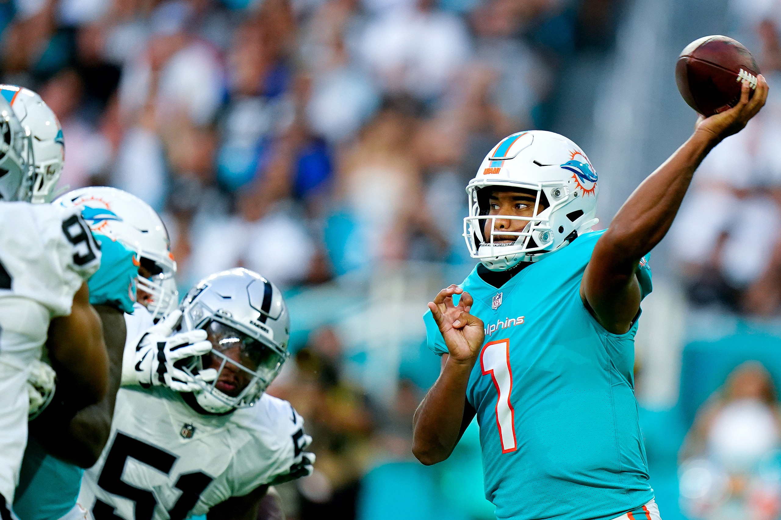 miami dolphins' tua tagovailoa, tyreek hill