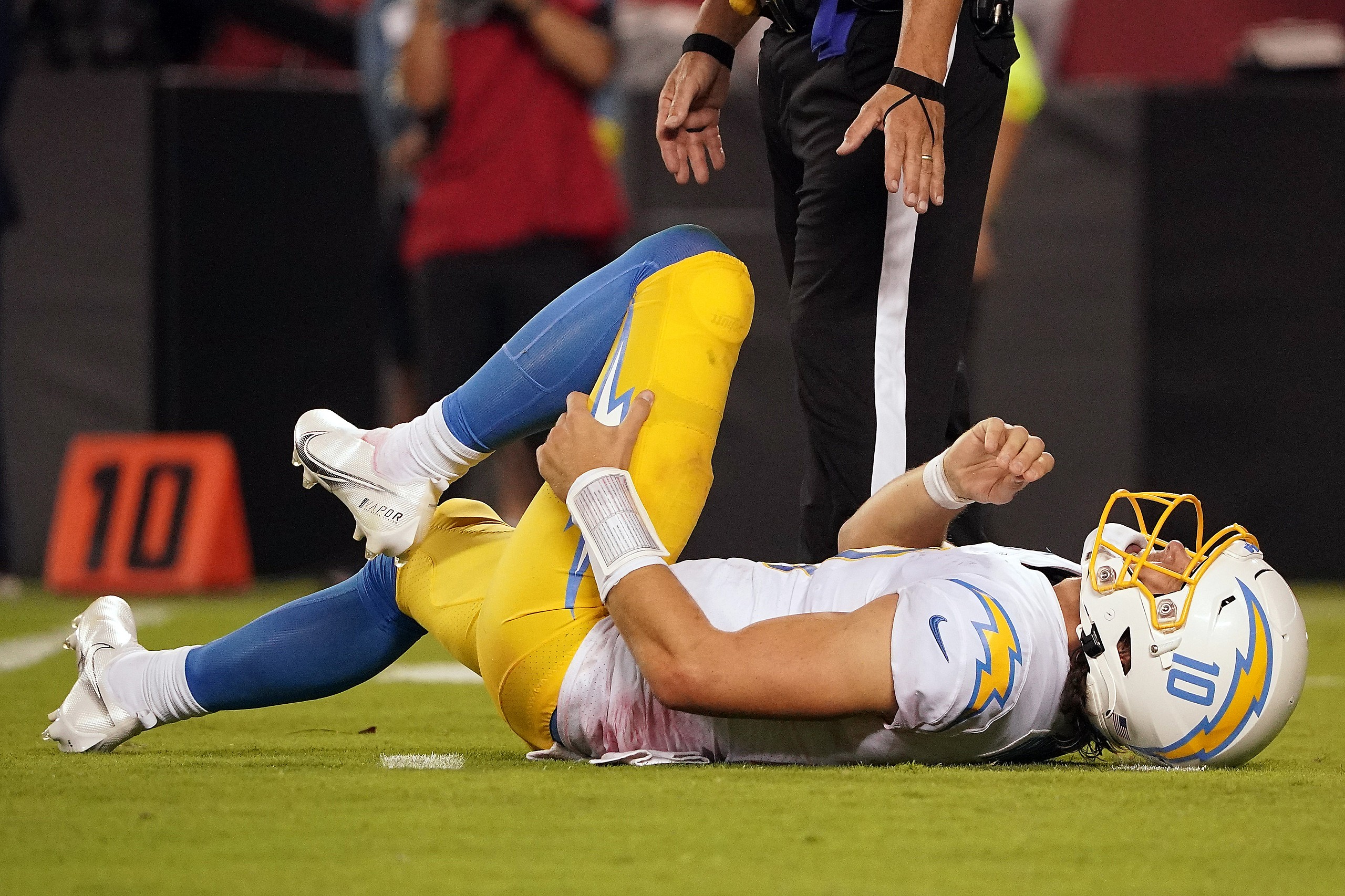 los angeles chargers justin herbert injury