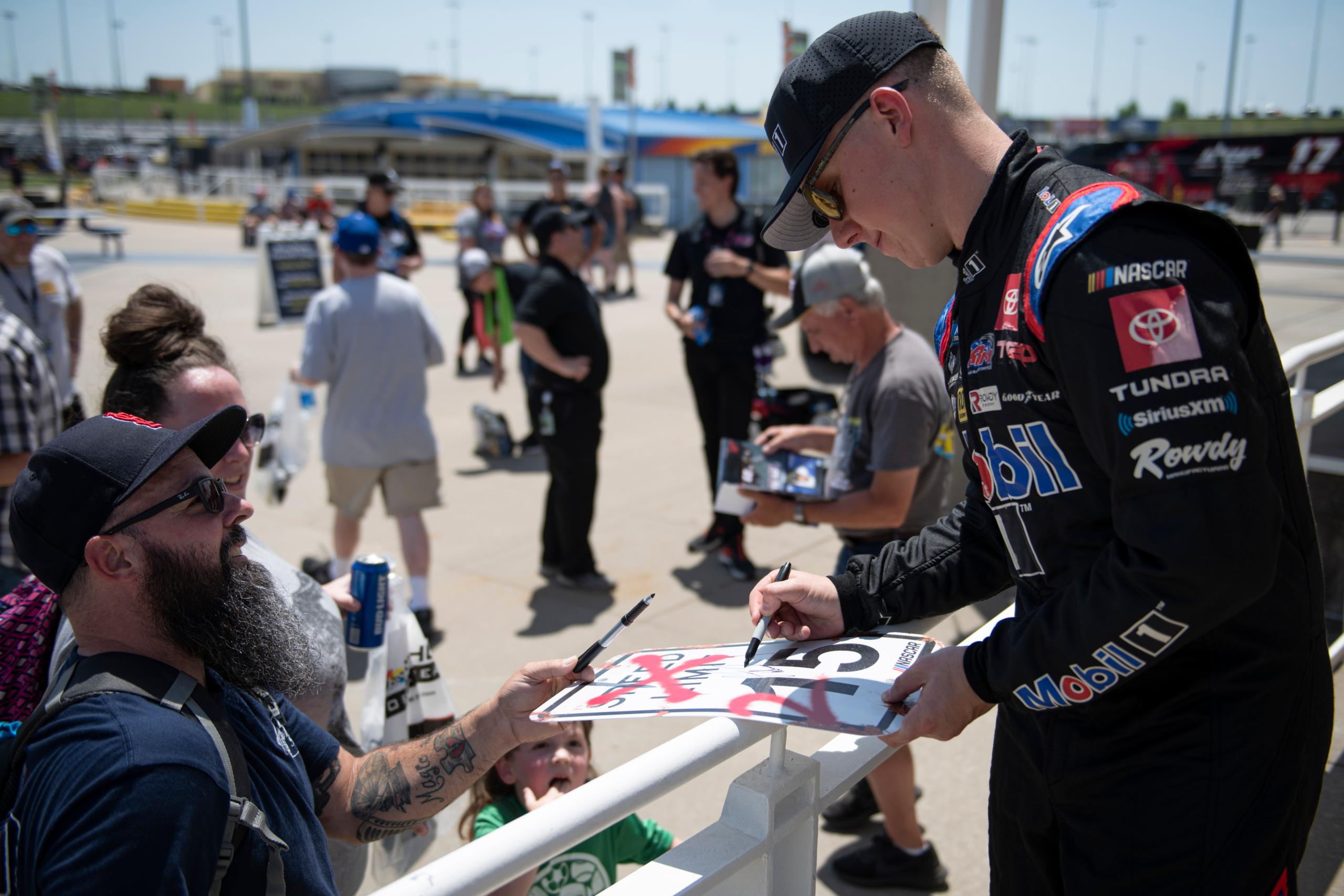 NASCAR: Truck Series Heart Of America 200