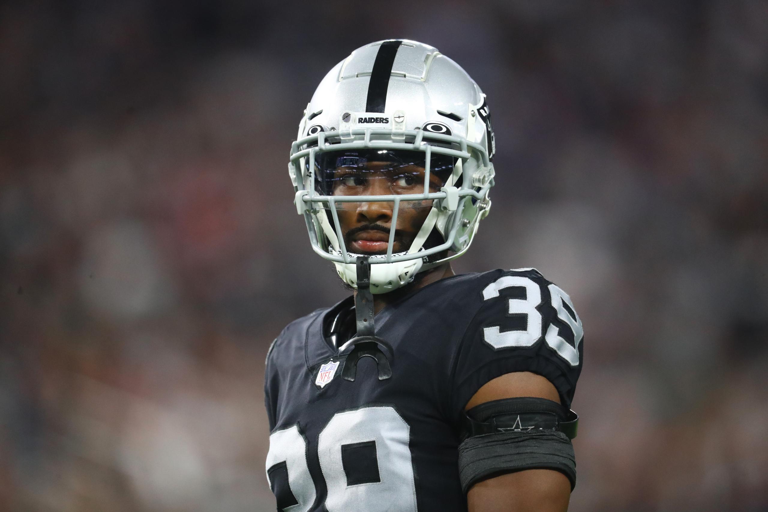 las vegas raiders cornerback nate hobbs