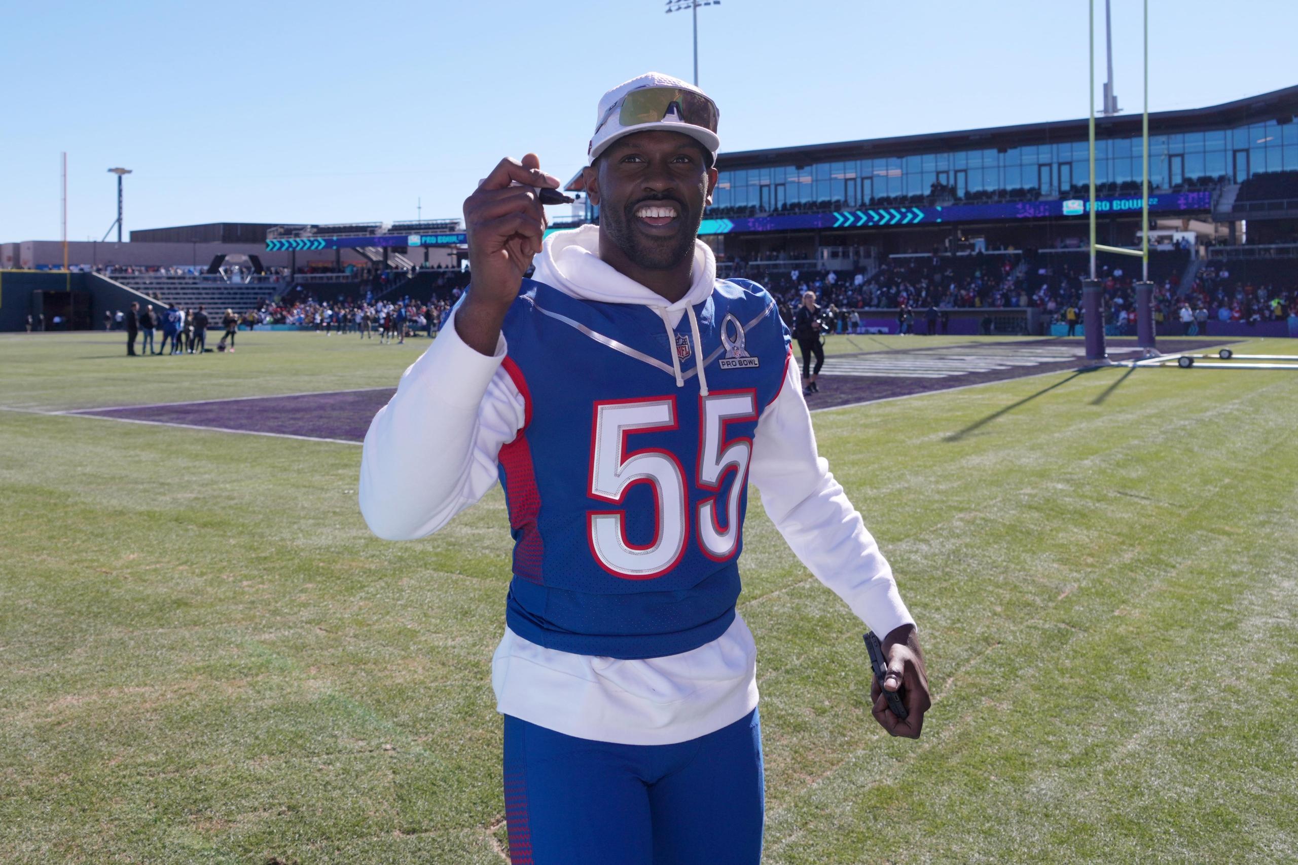 las vegas raiders edge rusher chandler jones