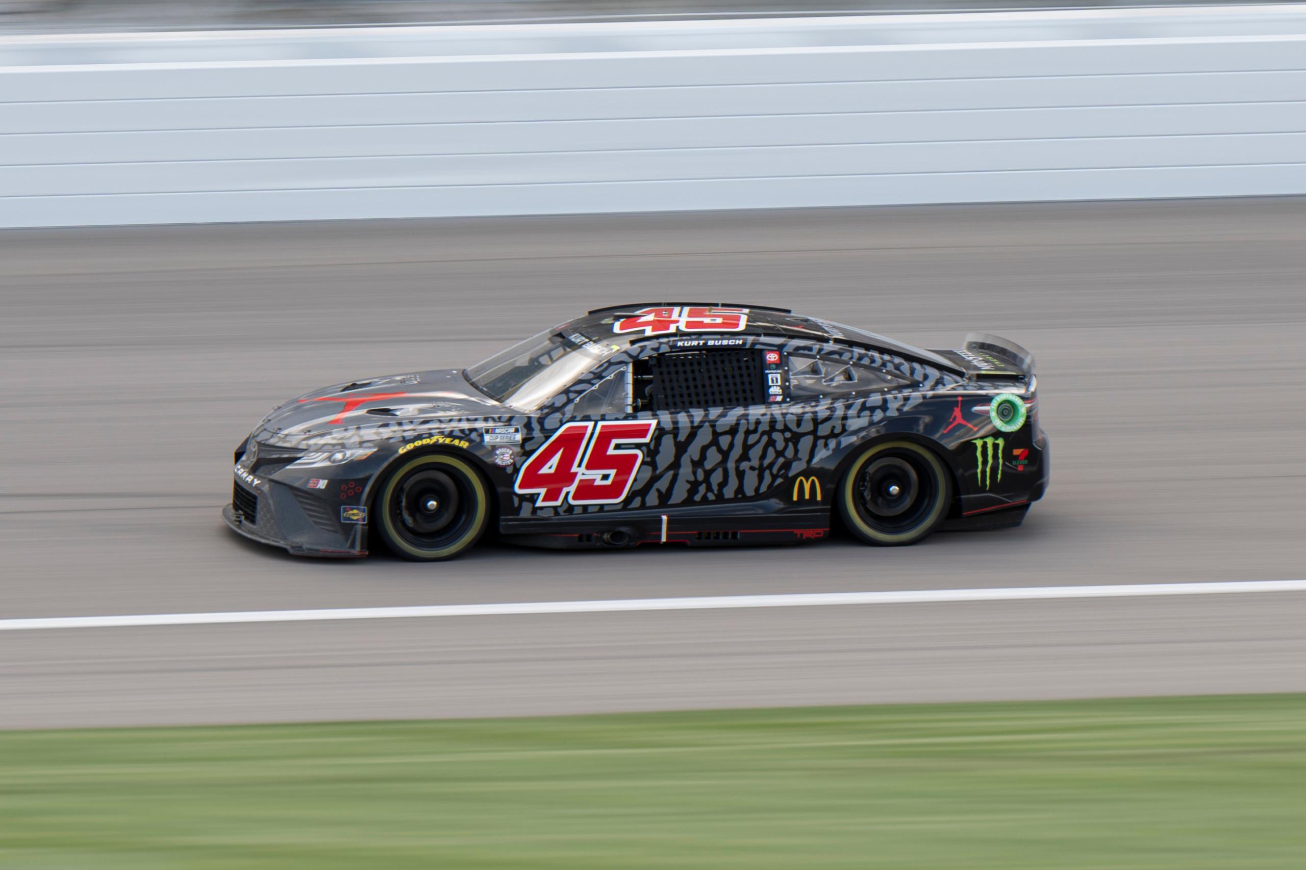 NASCAR: AdventHealth 400