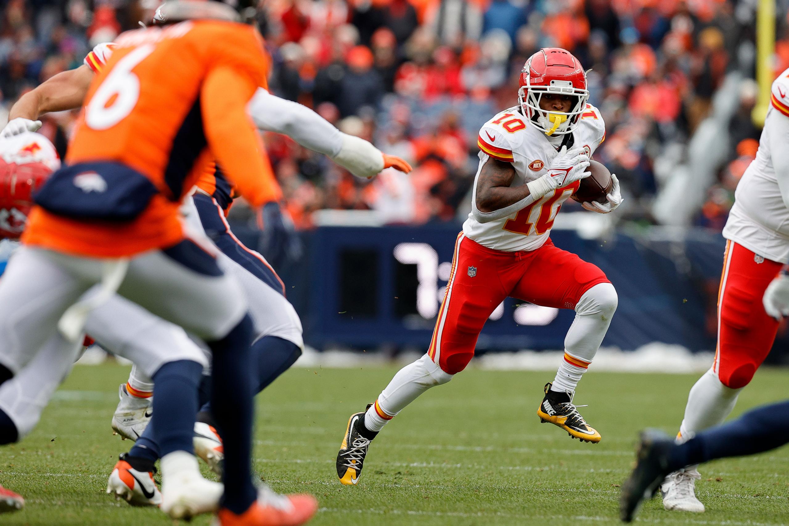 nfl week 11 fantasy football start and sit: isiah pacheco