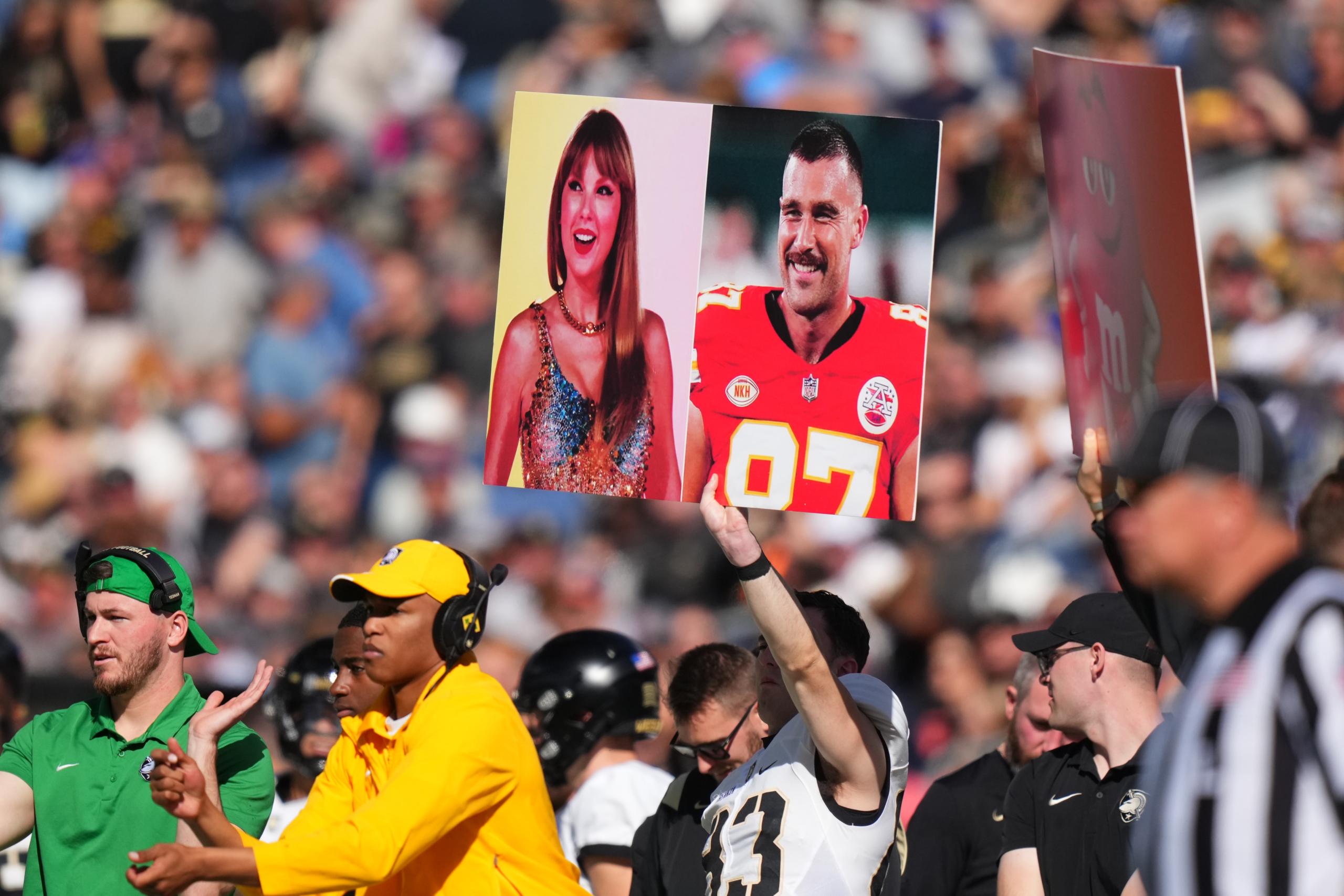 travis kelce, taylor swift families