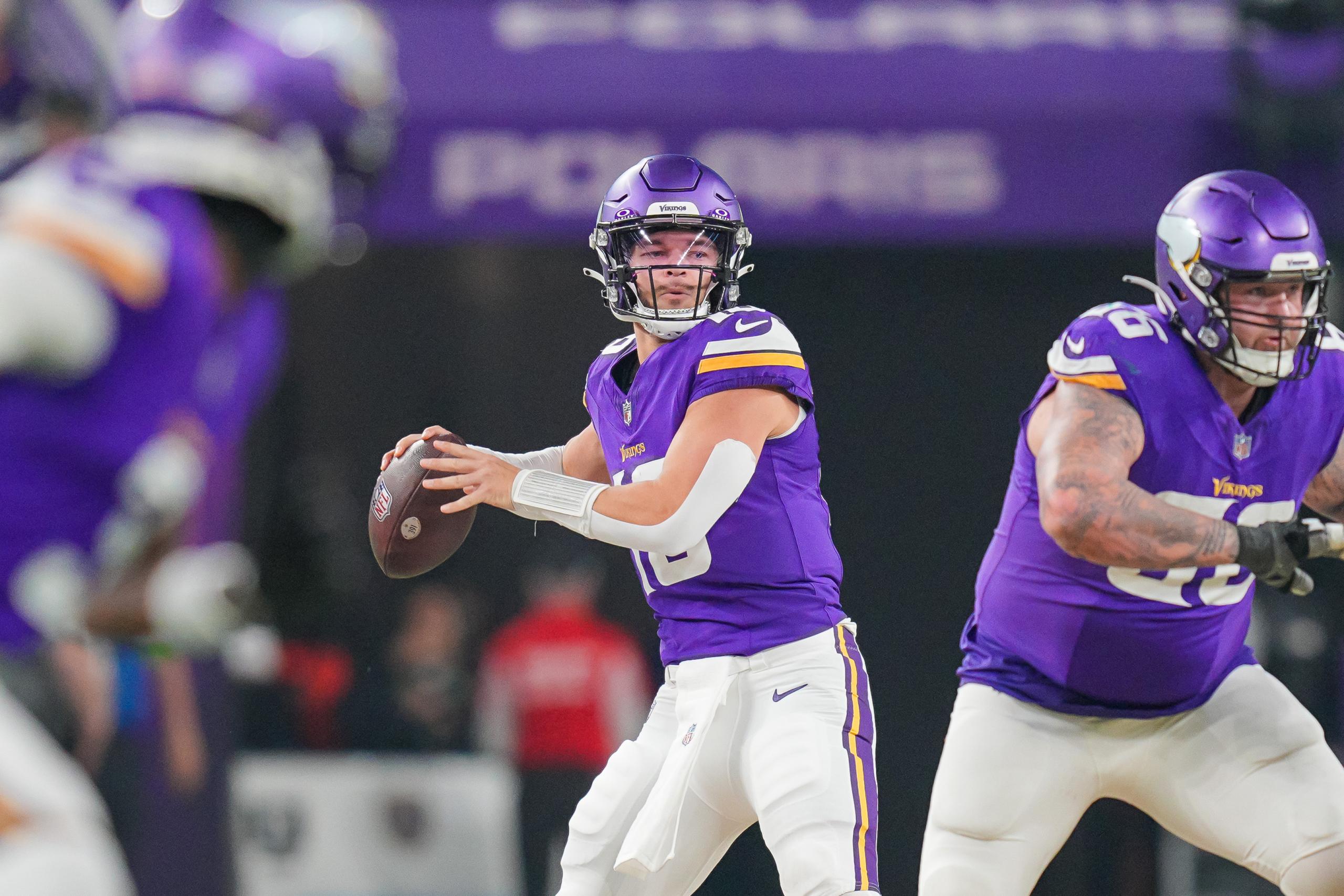 NFL: Green Bay Packers at Minnesota Vikings