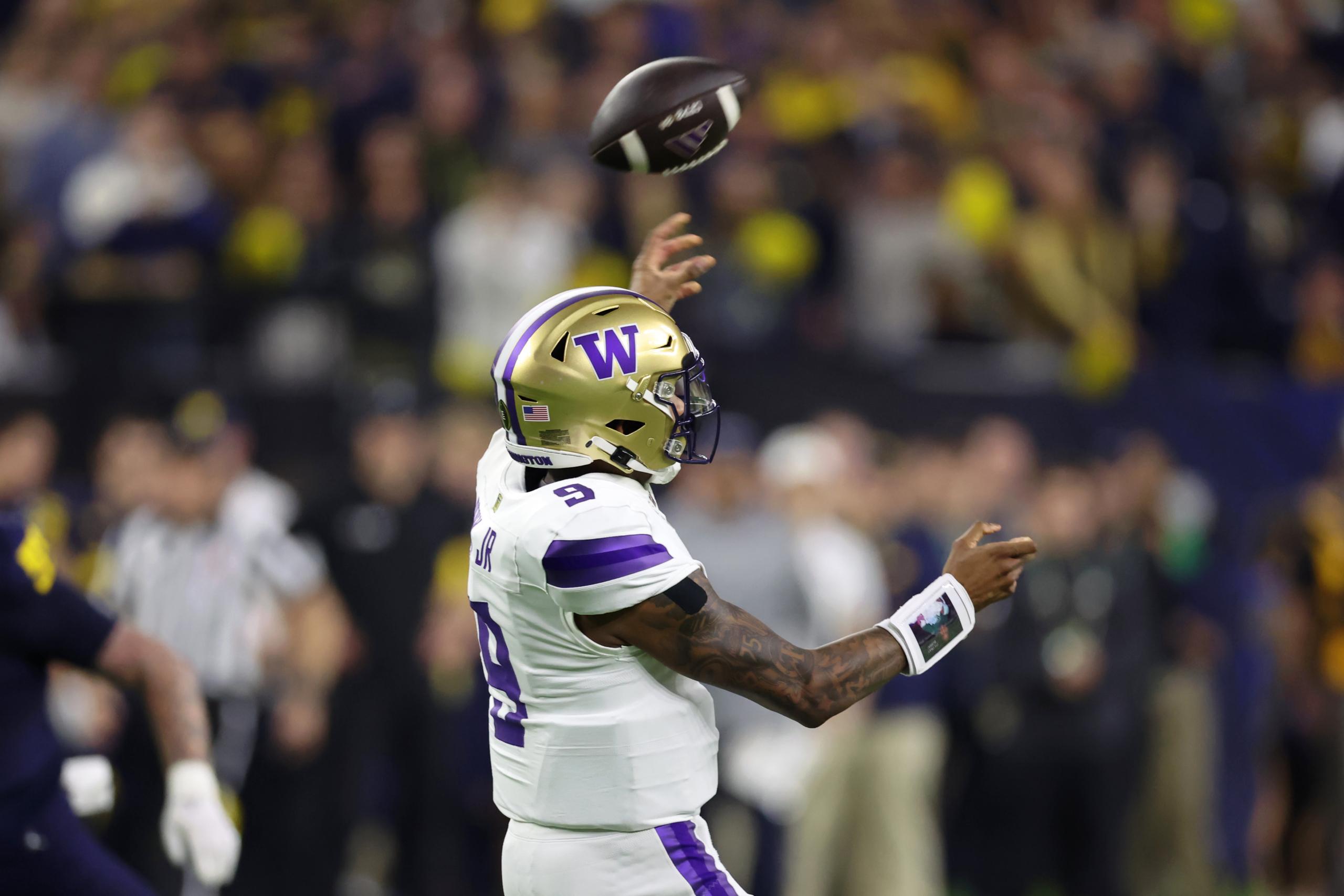 Washington Huskies quarterback Michael Penix Jr