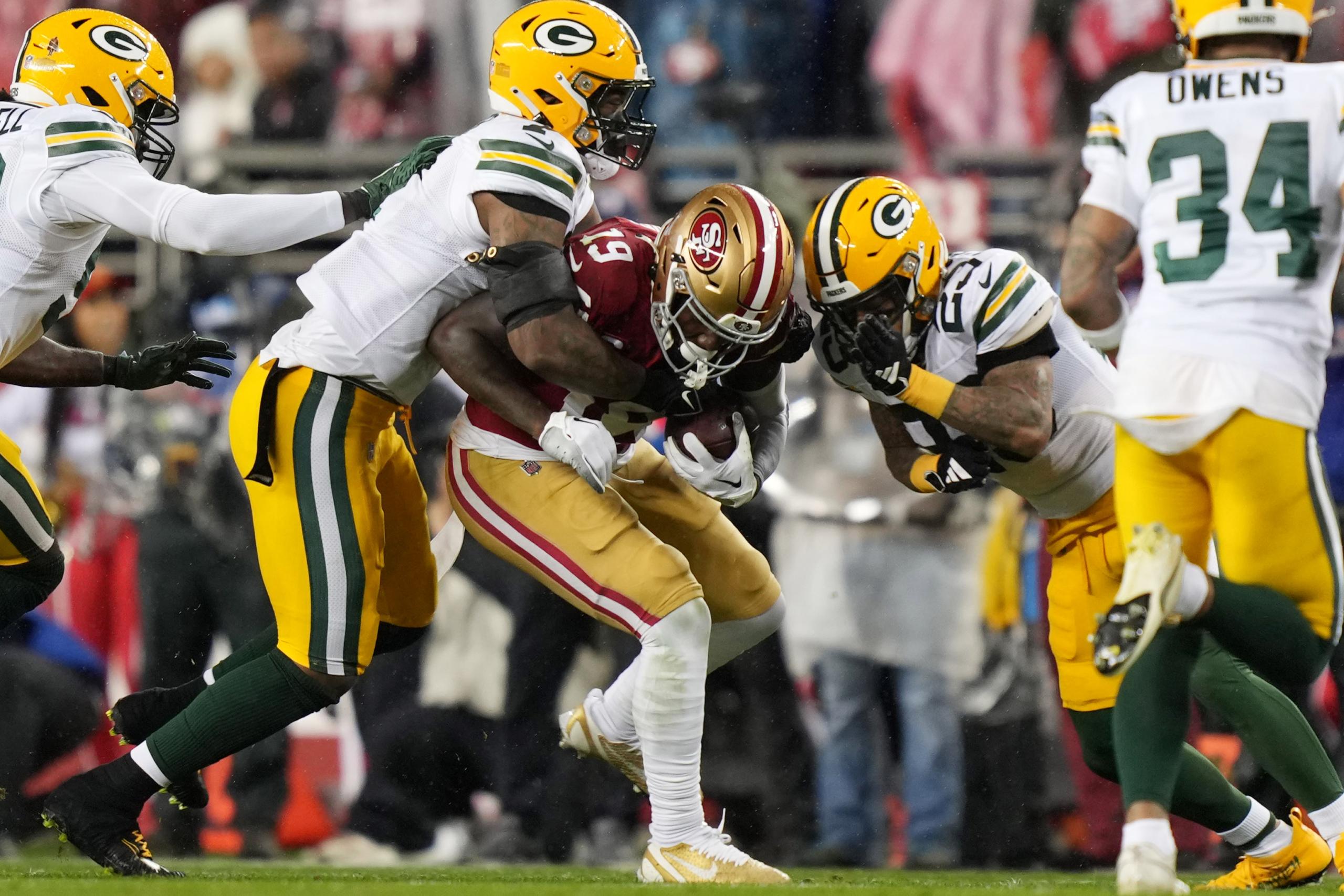 De'Vondre Campbell against the San Francisco 49ers