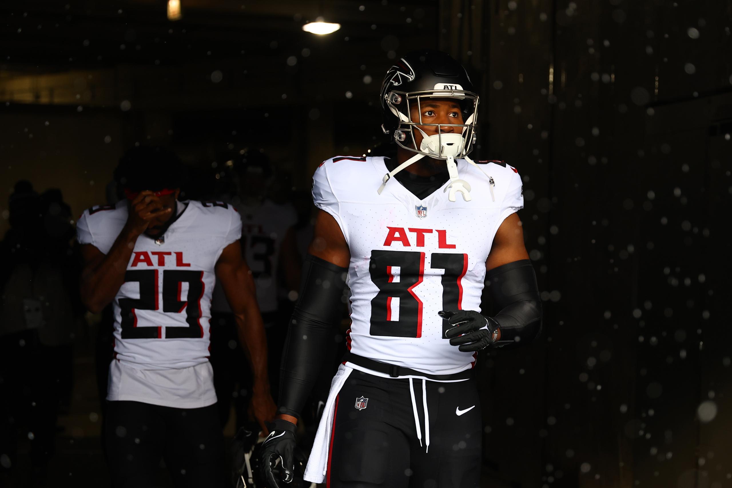 san francisco 49ers sign jonnu smith