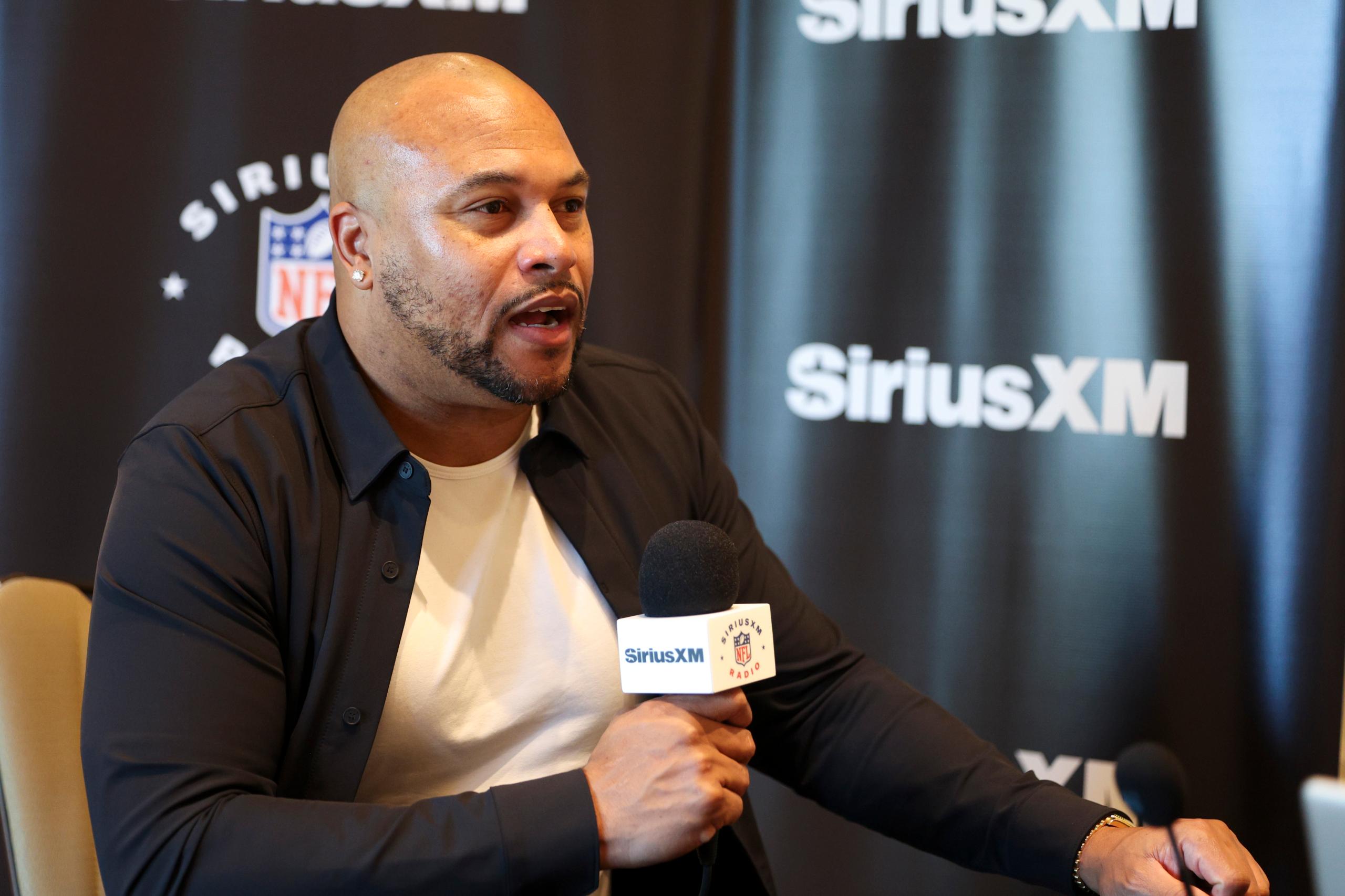 Las Vegas Raiders head coach Antonio Pierce