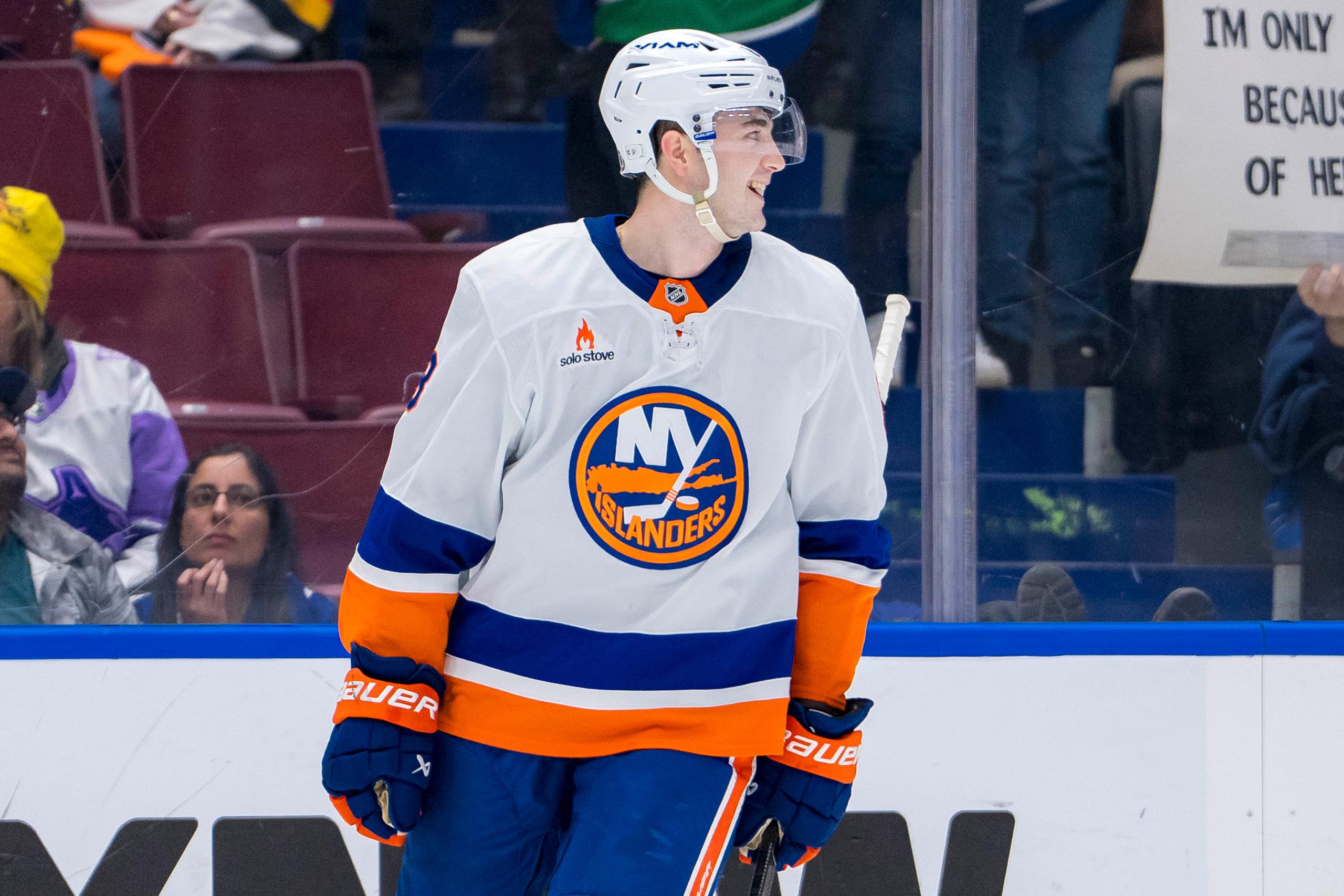 NHL: New York Islanders at Vancouver Canucks