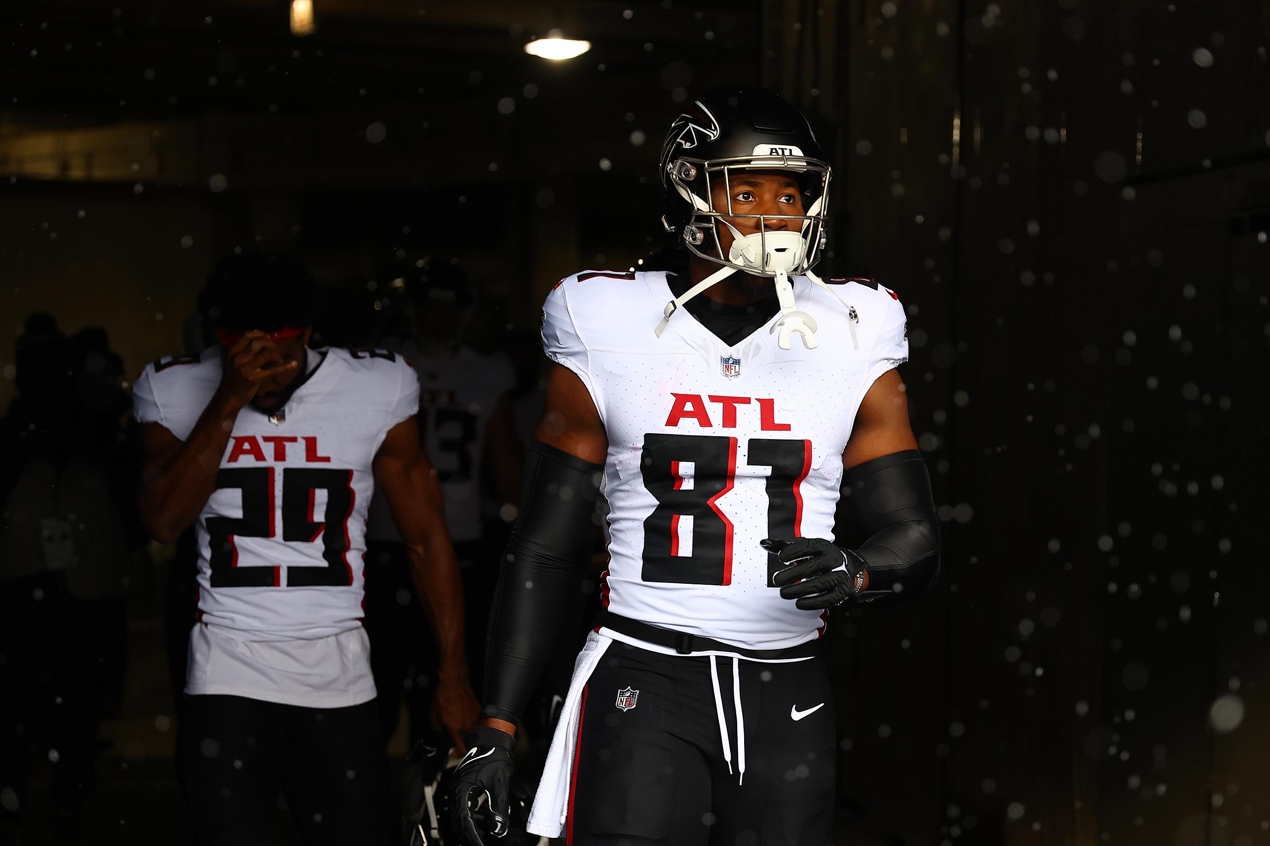 san francisco 49ers sign jonnu smith