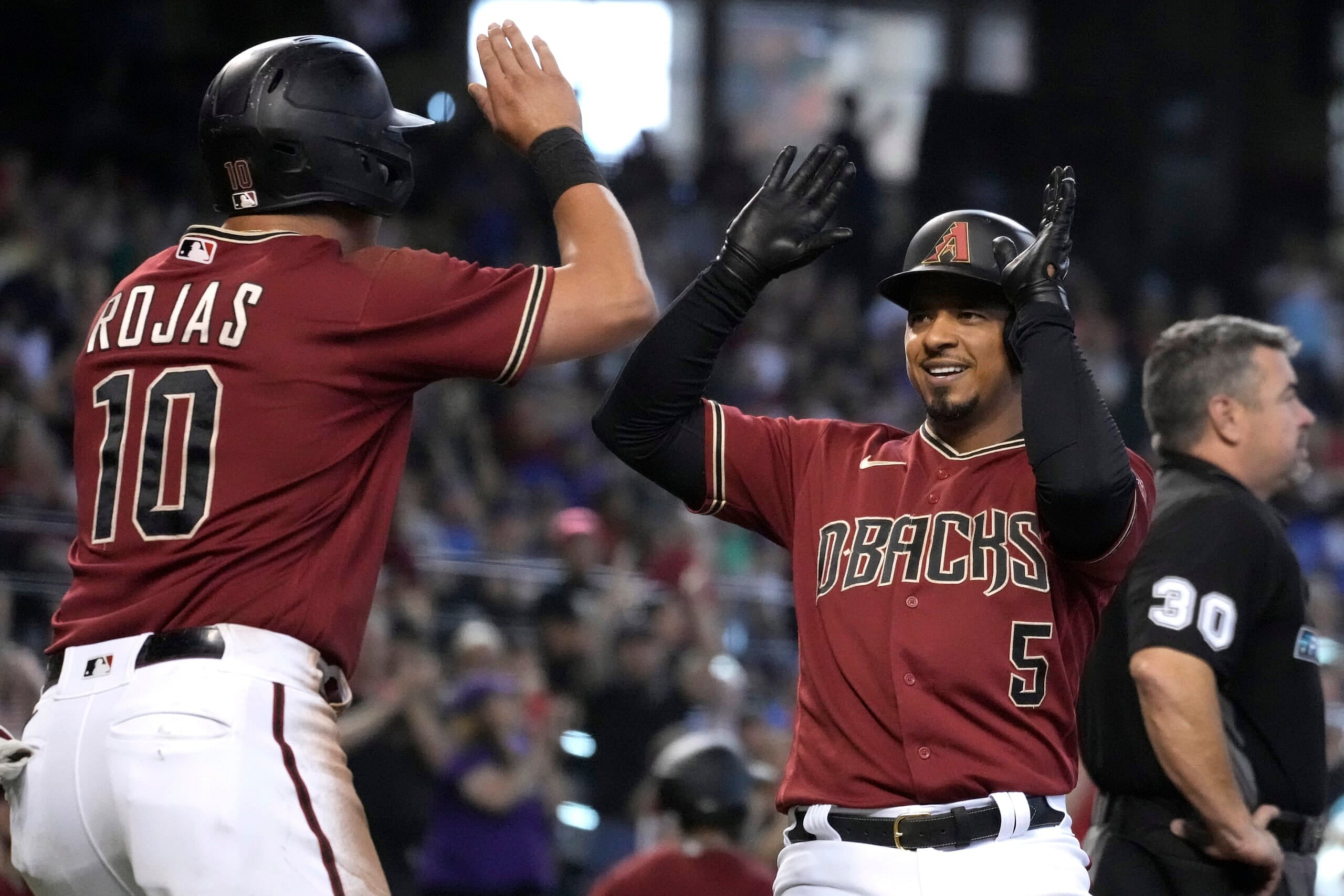 milwaukee brewers acquire eduardo escobar