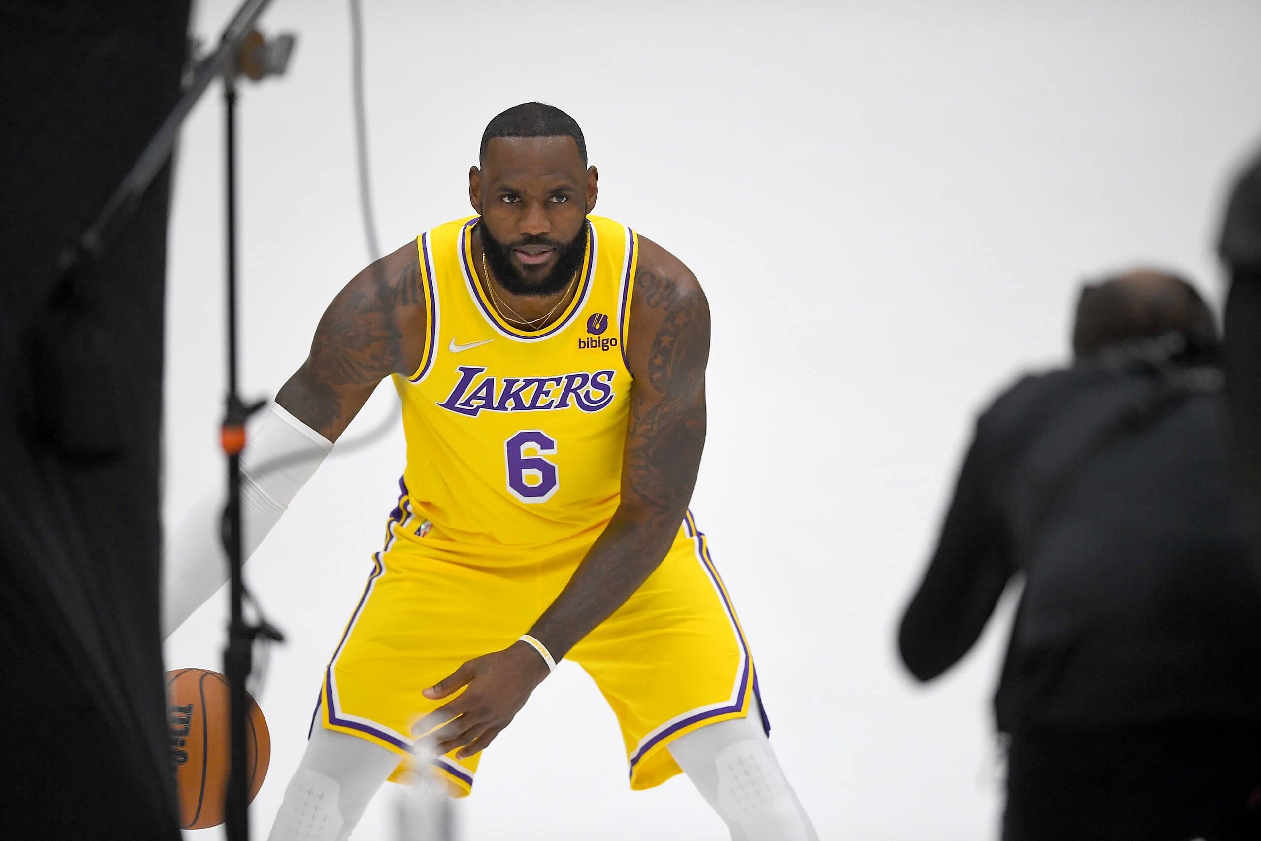 Los-Angeles-Lakers-LeBron-James