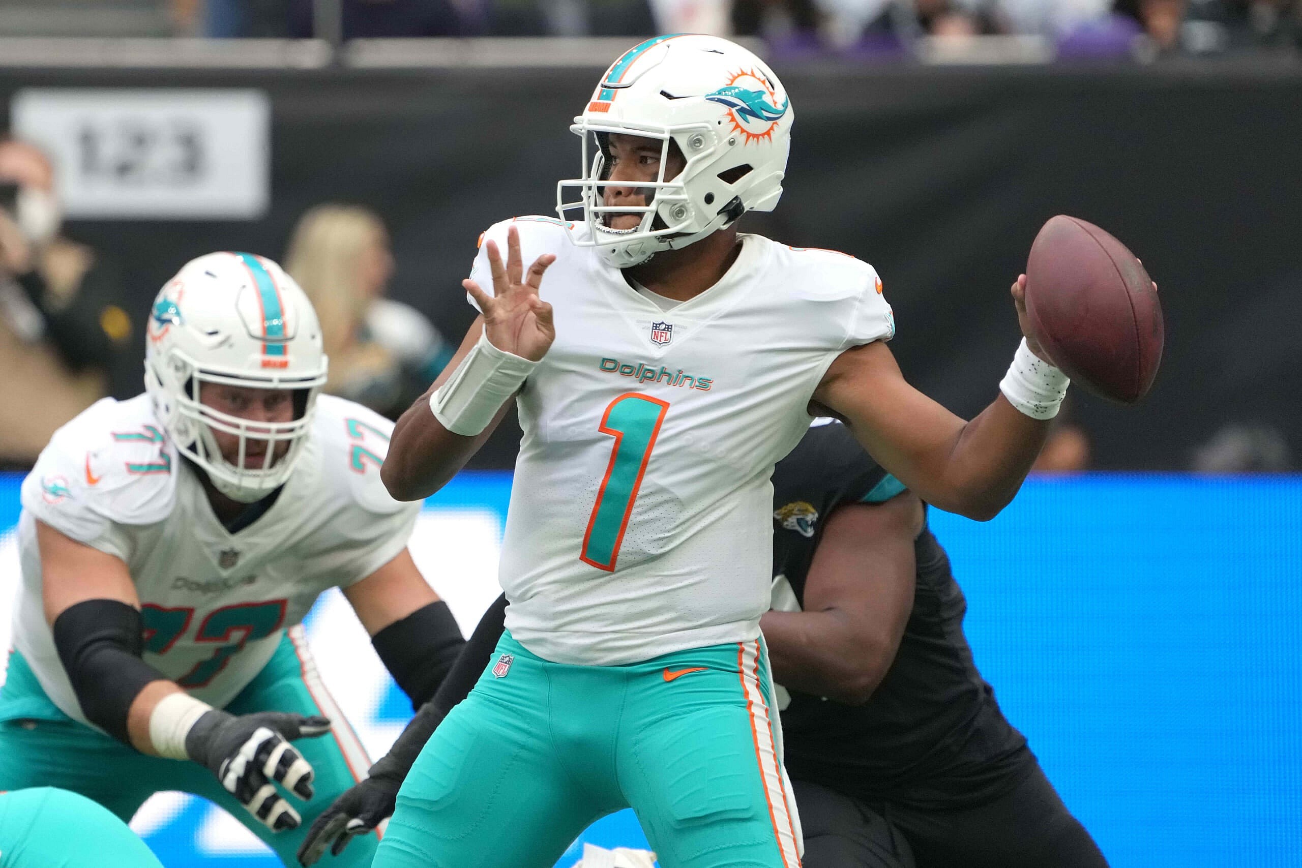 miami dolphins trade tua tagovailoa to the washington football team