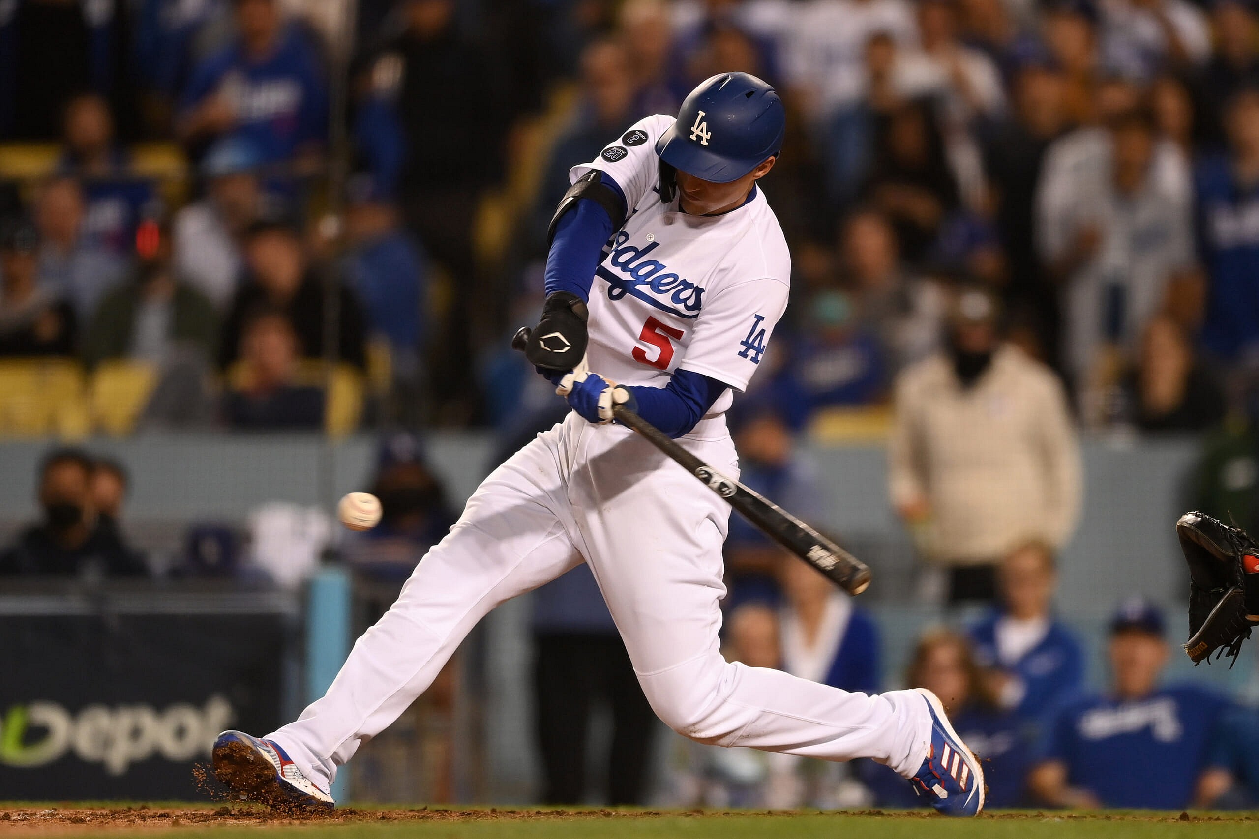 los angeles dodgers free agents: corey seager