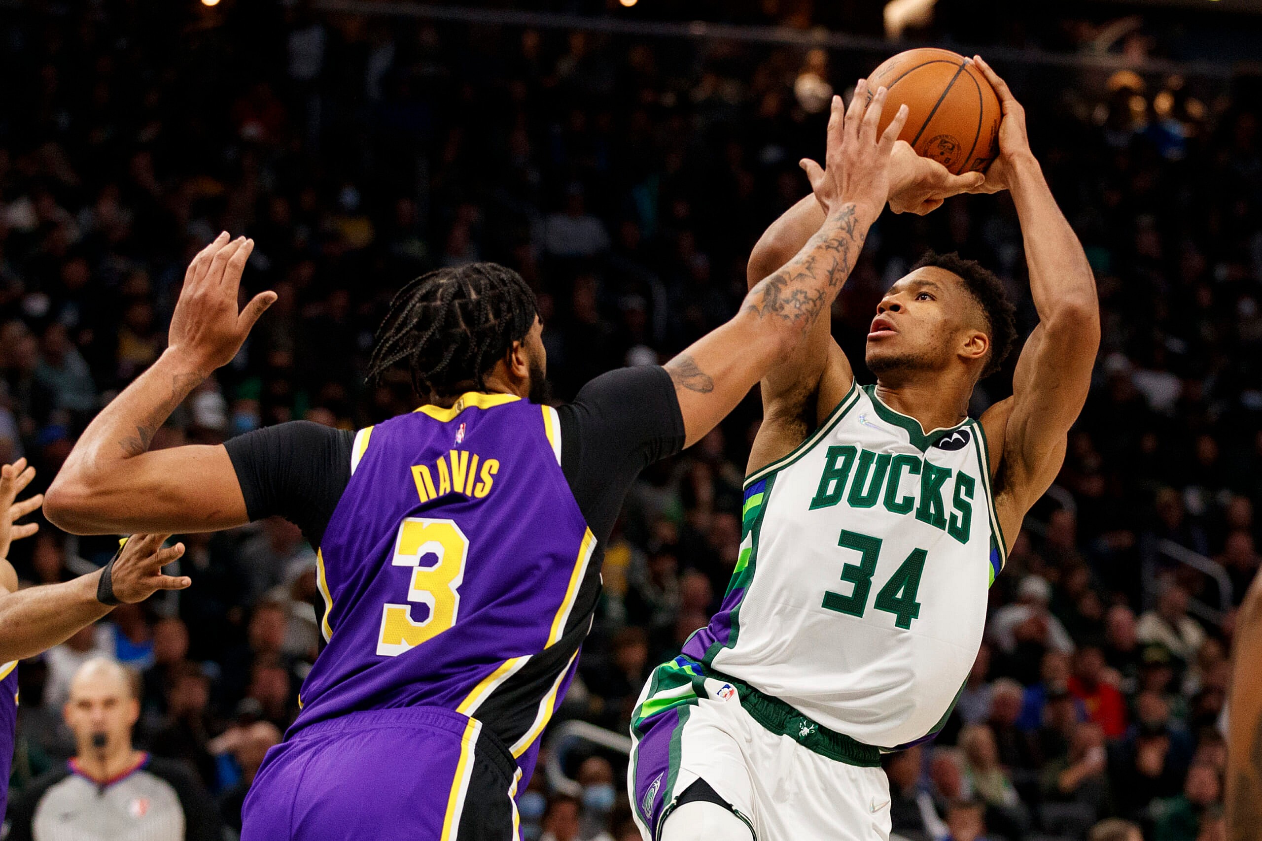 milwaukee bucks beat los angeles lakers