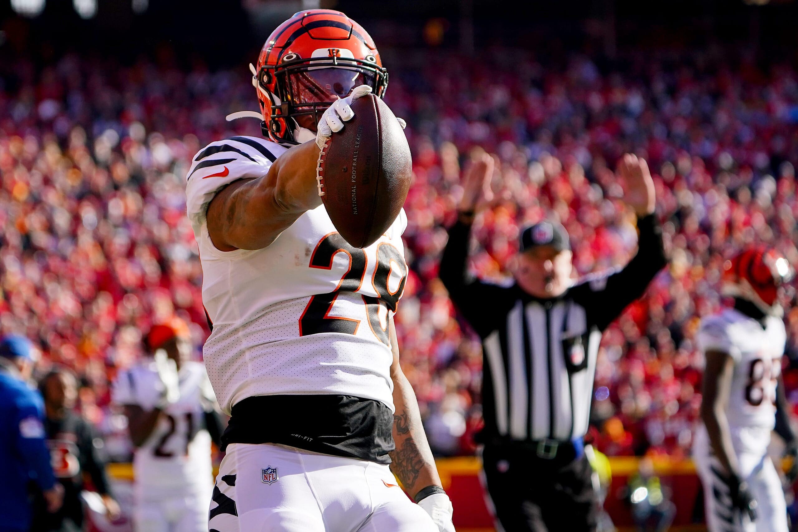 super bowl lvi prop best: joe mixon