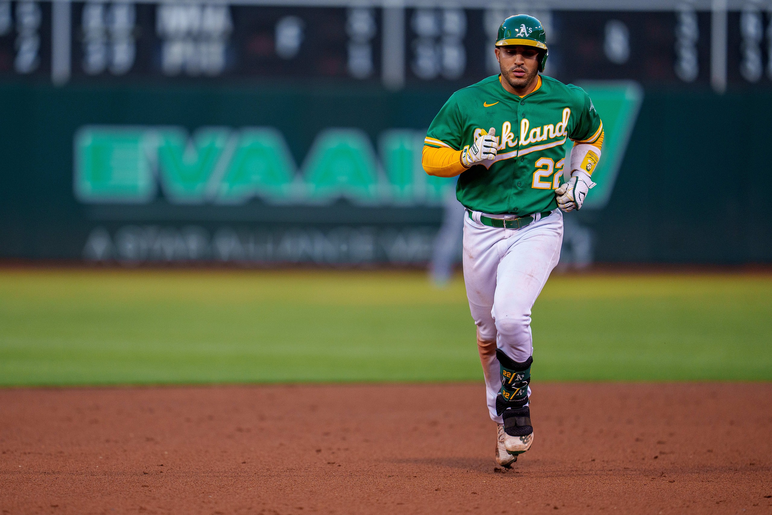 san diego padres trade for ramon laureano