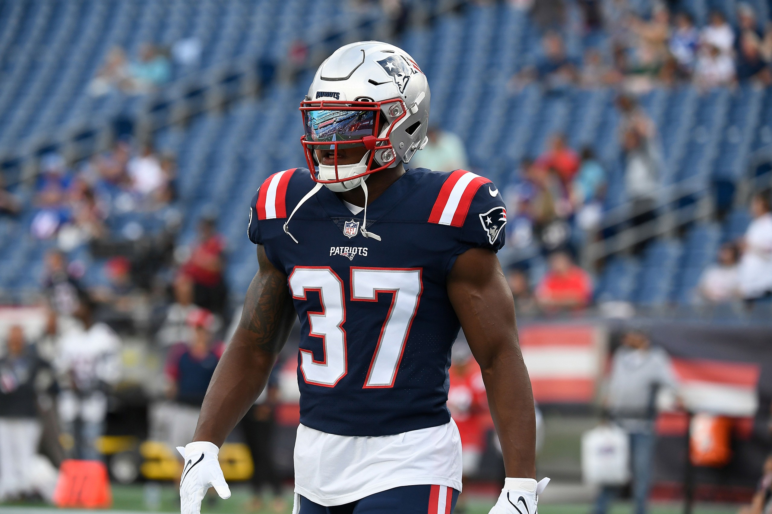 las vegas raiders trade for damien harris